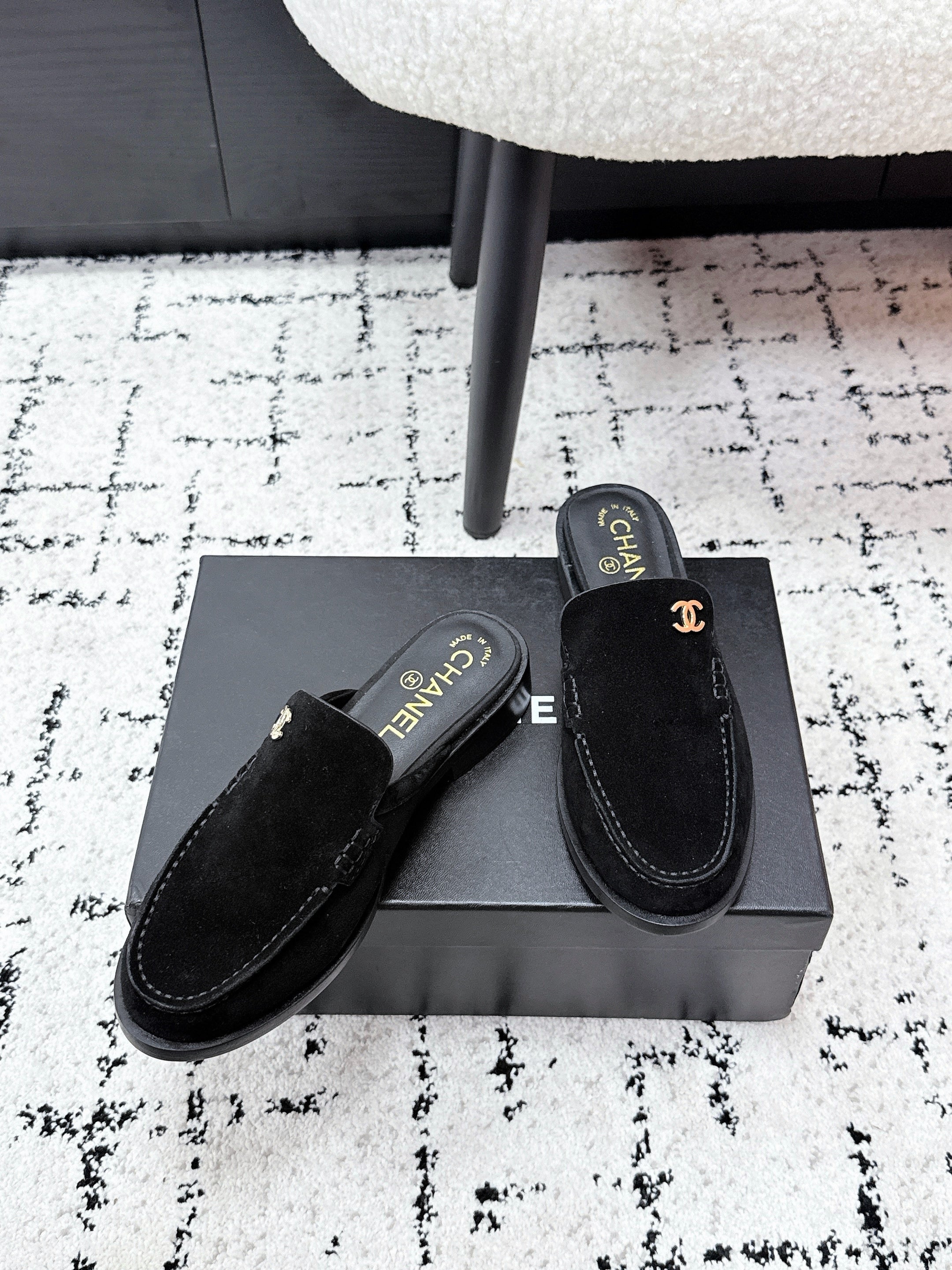 CHANEL 26S MULE LOAFERS IN BLACK SUEDE WITH CC LOGO