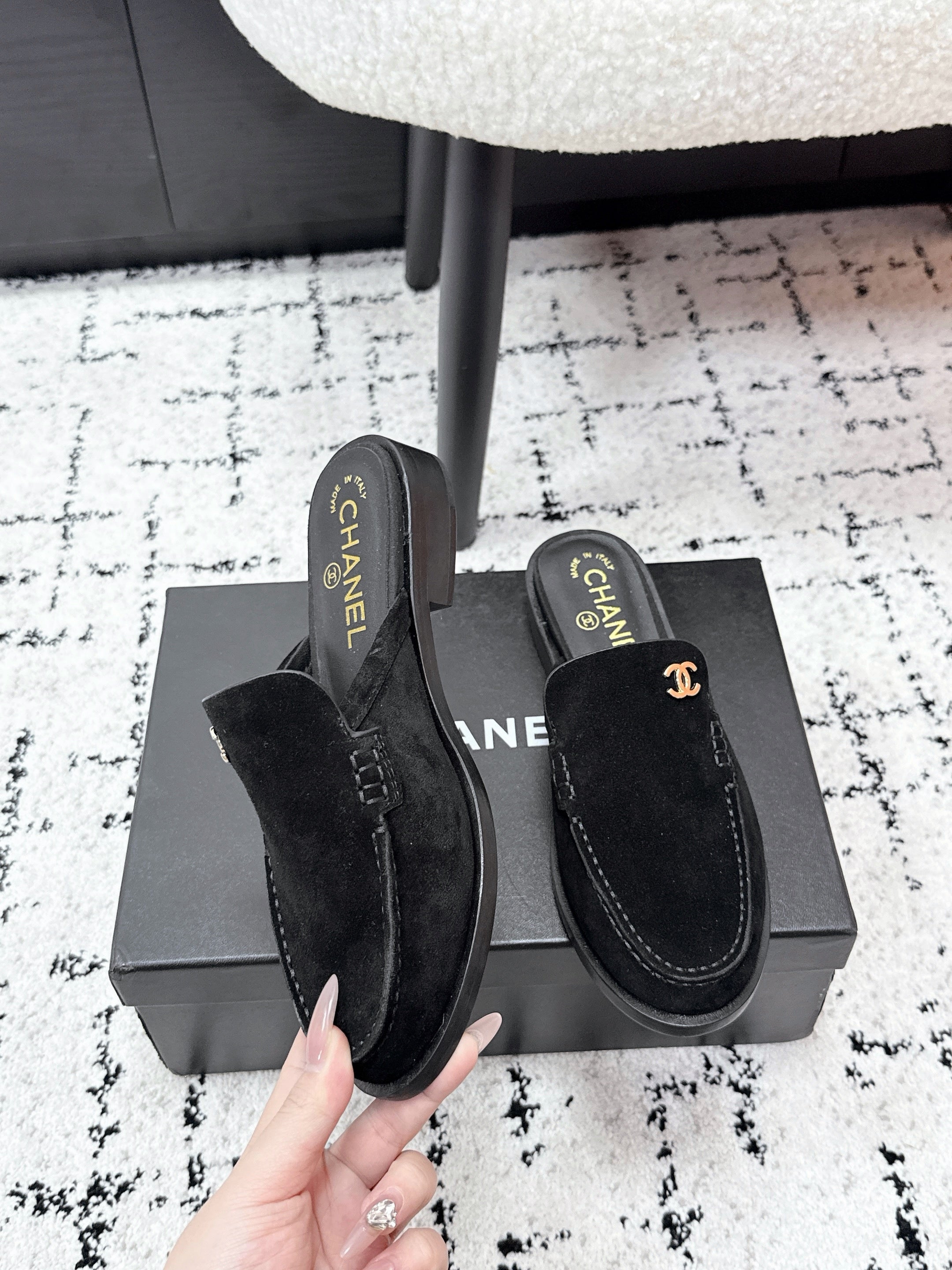 CHANEL 26S MULE LOAFERS IN BLACK SUEDE WITH CC LOGO