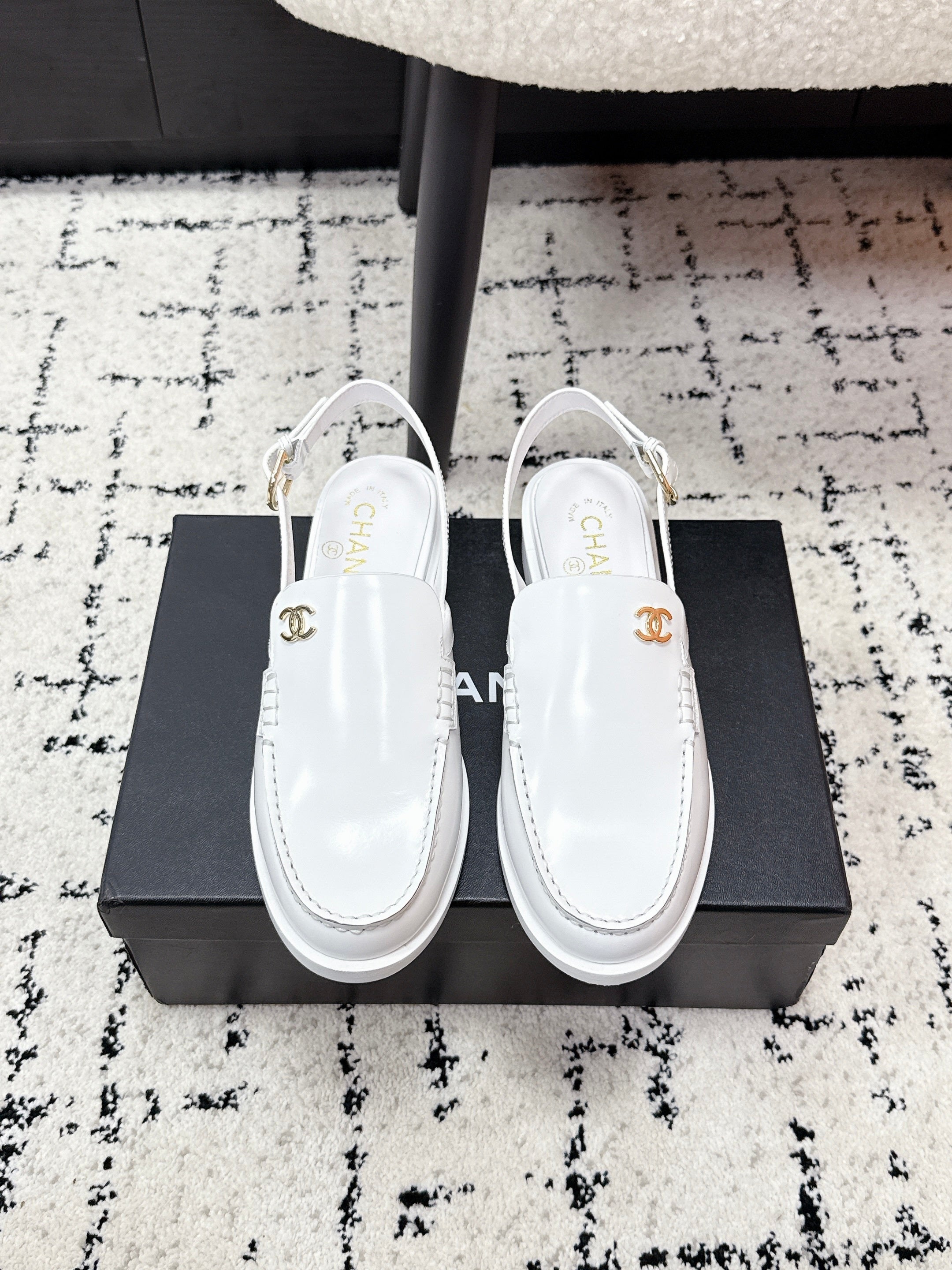 CHANEL 26S SLINGBACK LOAFERS IN WHITE PATENT CALFSKIN WITH CC LOGO
