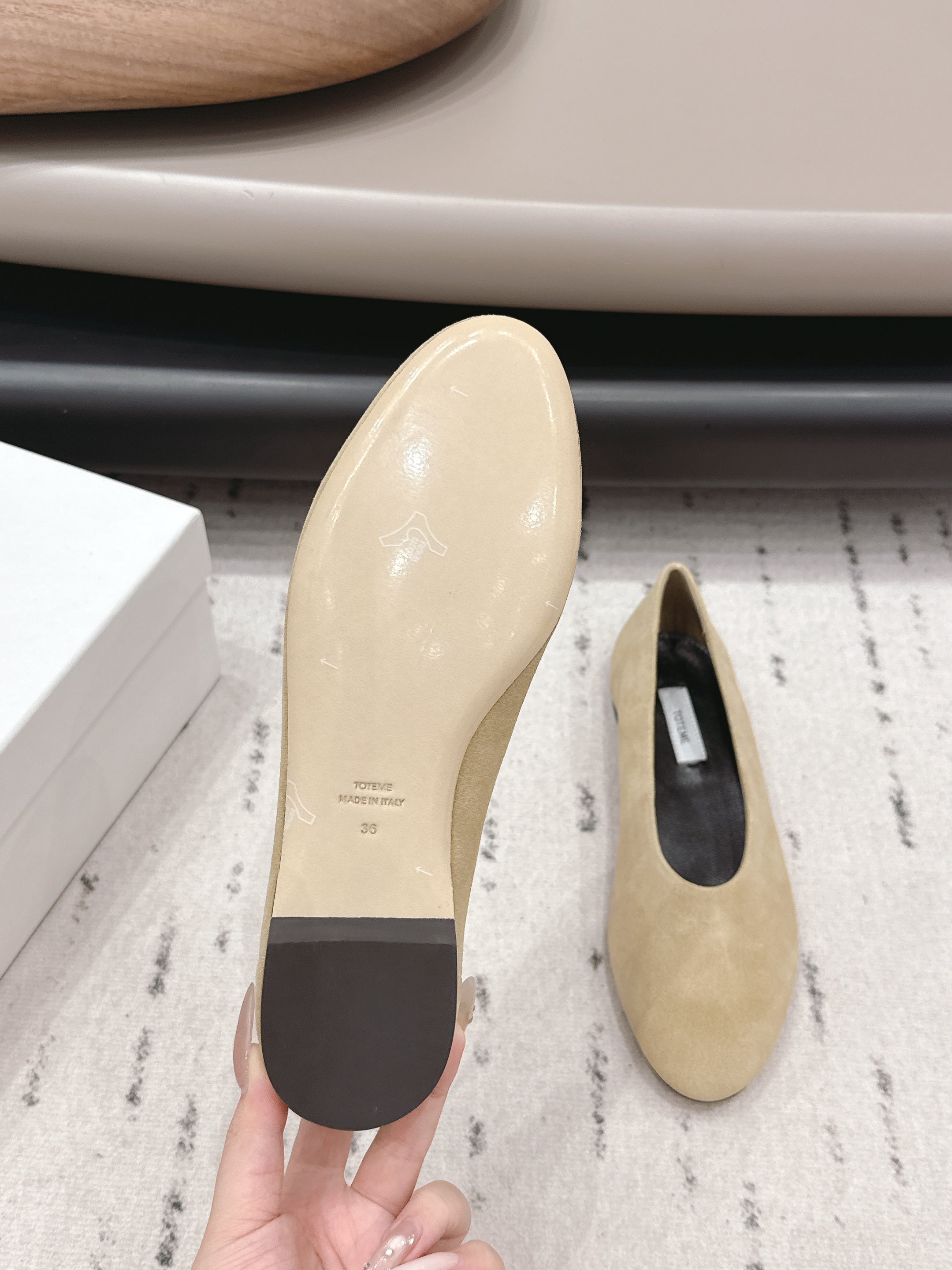 THE ROW 26S BALLET FLATS IN BEIGE SUEDE