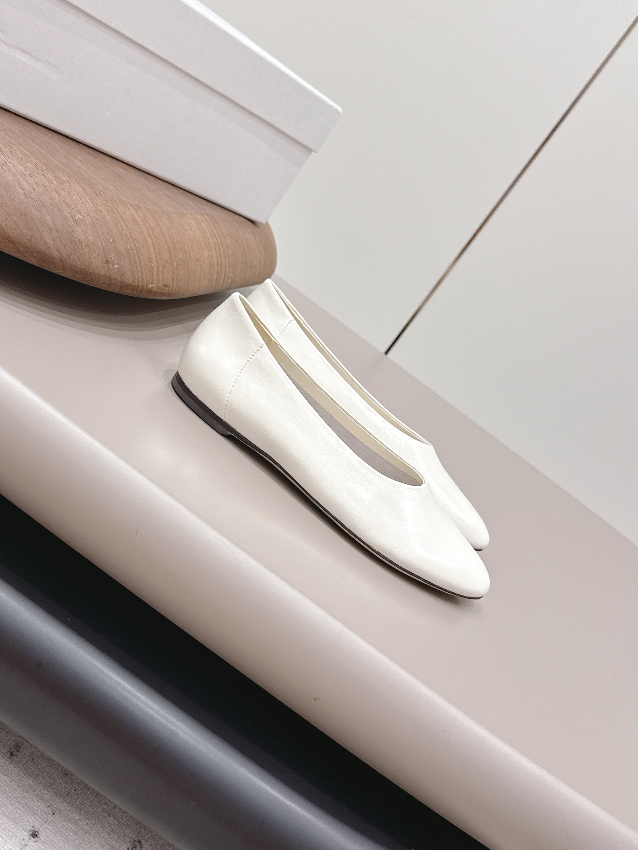 THE ROW 26S BALLET FLATS IN WHITE CALFSKIN