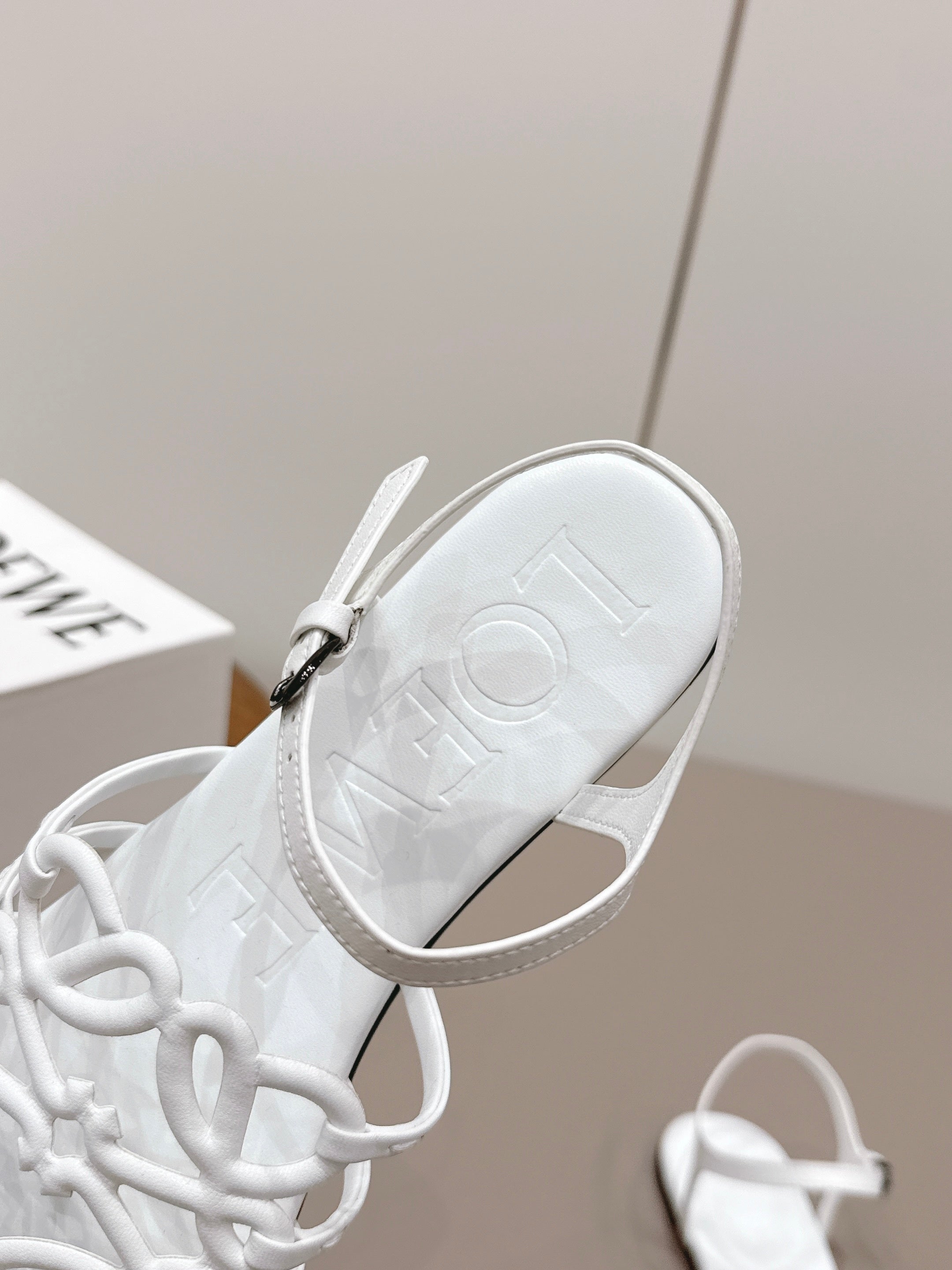 LOEWE 26S SQUARE TOE SANDALS IN WHITE CALFSKIN LOGO