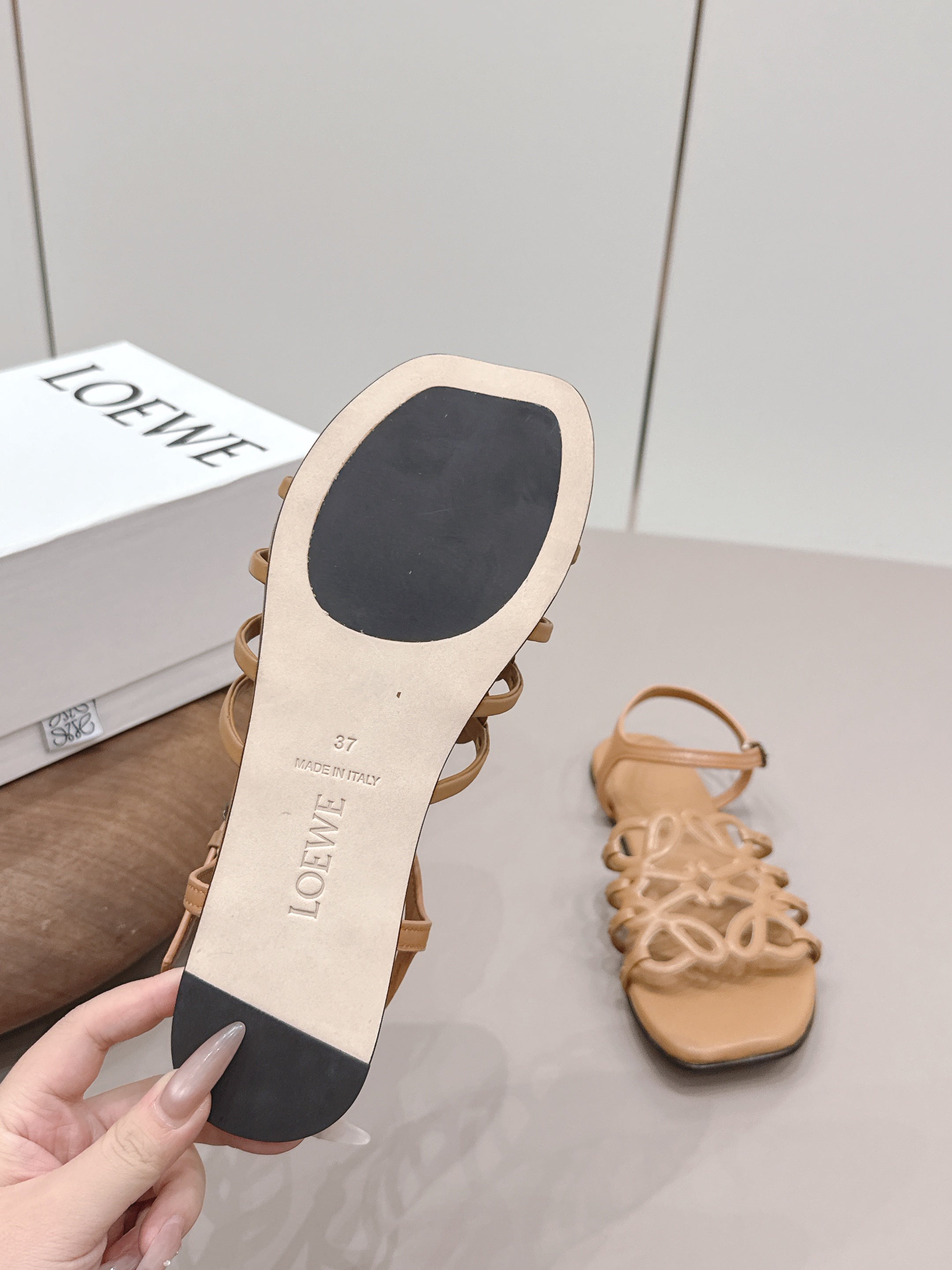 LOEWE 26S SQUARE TOE SANDALS IN LIGHT BROWN CALFSKIN LOGO