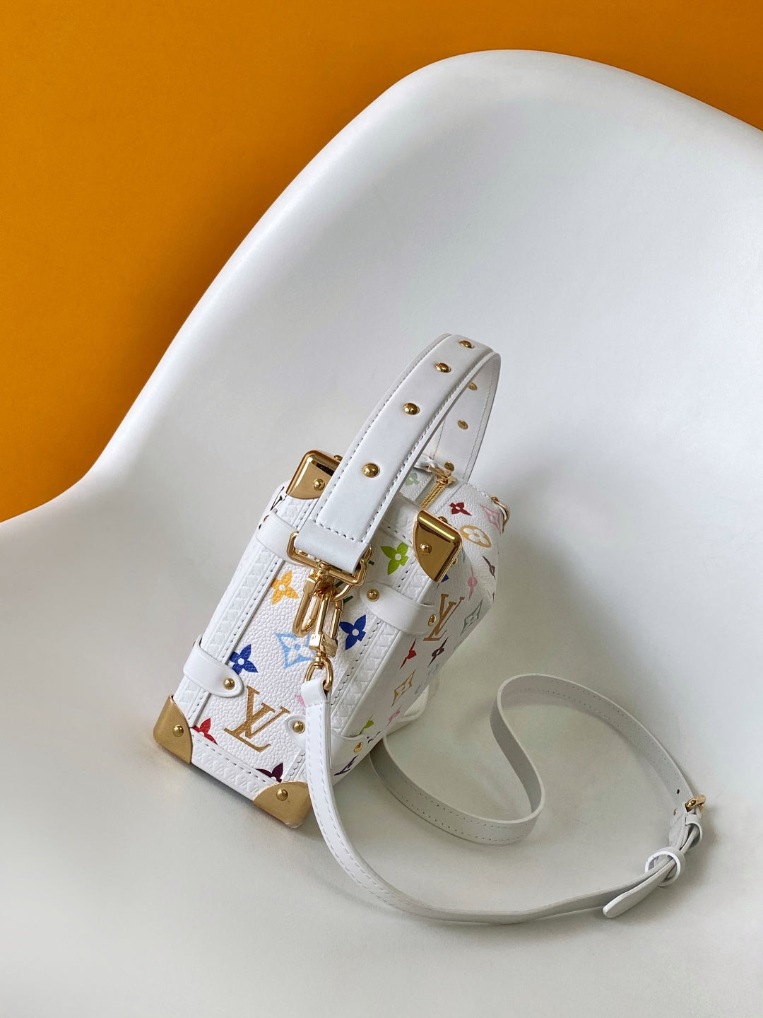 LV 25S SIDE TRUNK MM BAG 23 IN WHITE CALFSKIN GOLD HARDWARE