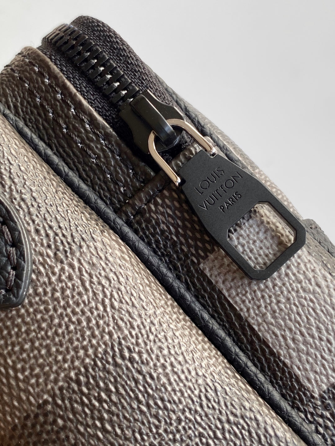LV 25S NIL MESSENGER BAG 25 IN DAMOFLAGE BLACK CALFSKIN