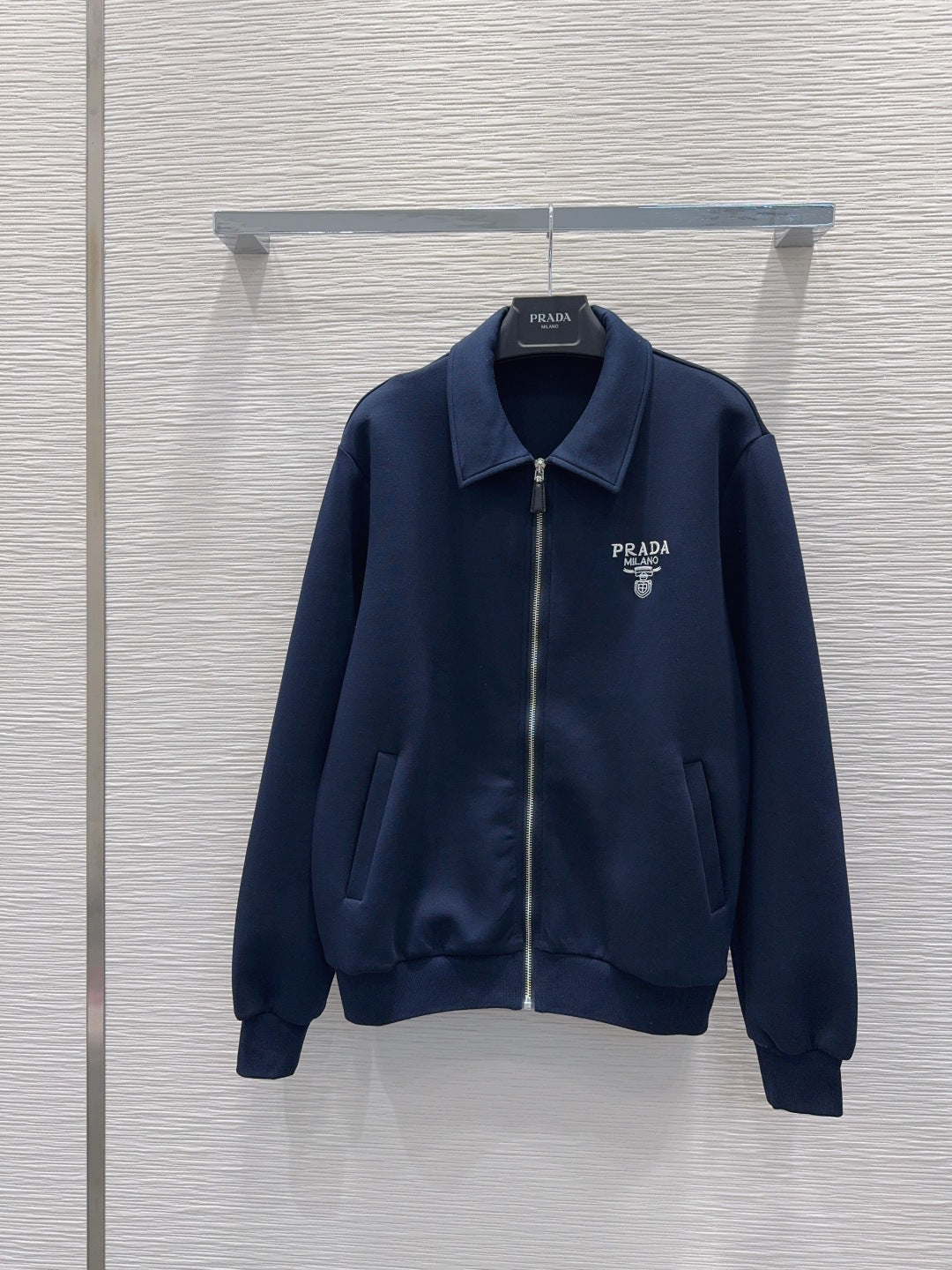 PRADA 26S SUIT 677