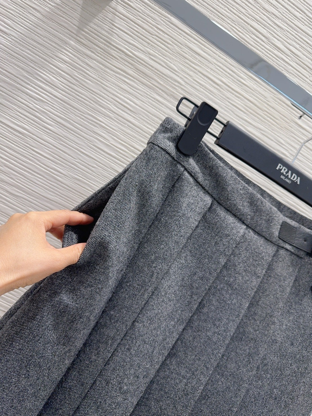 PRADA 25S LONG PLEATED SKIRT 212