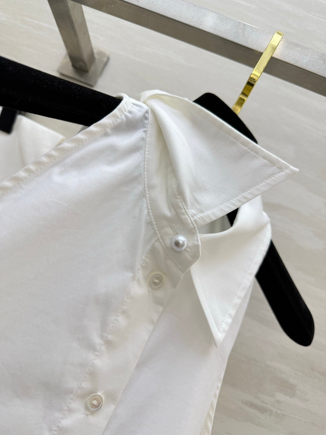 CHANEL 26S SLEEVELESS SHIRT COLLAR TOP STYLE 1197