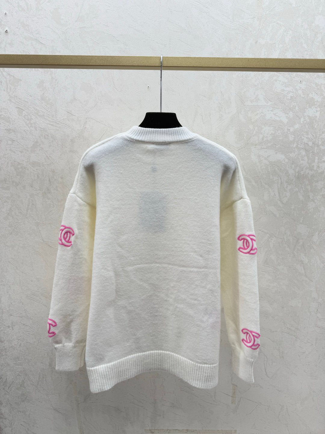 CHANEL 25S LONG-SLEEVE ROUND-NECK SWEATER 526