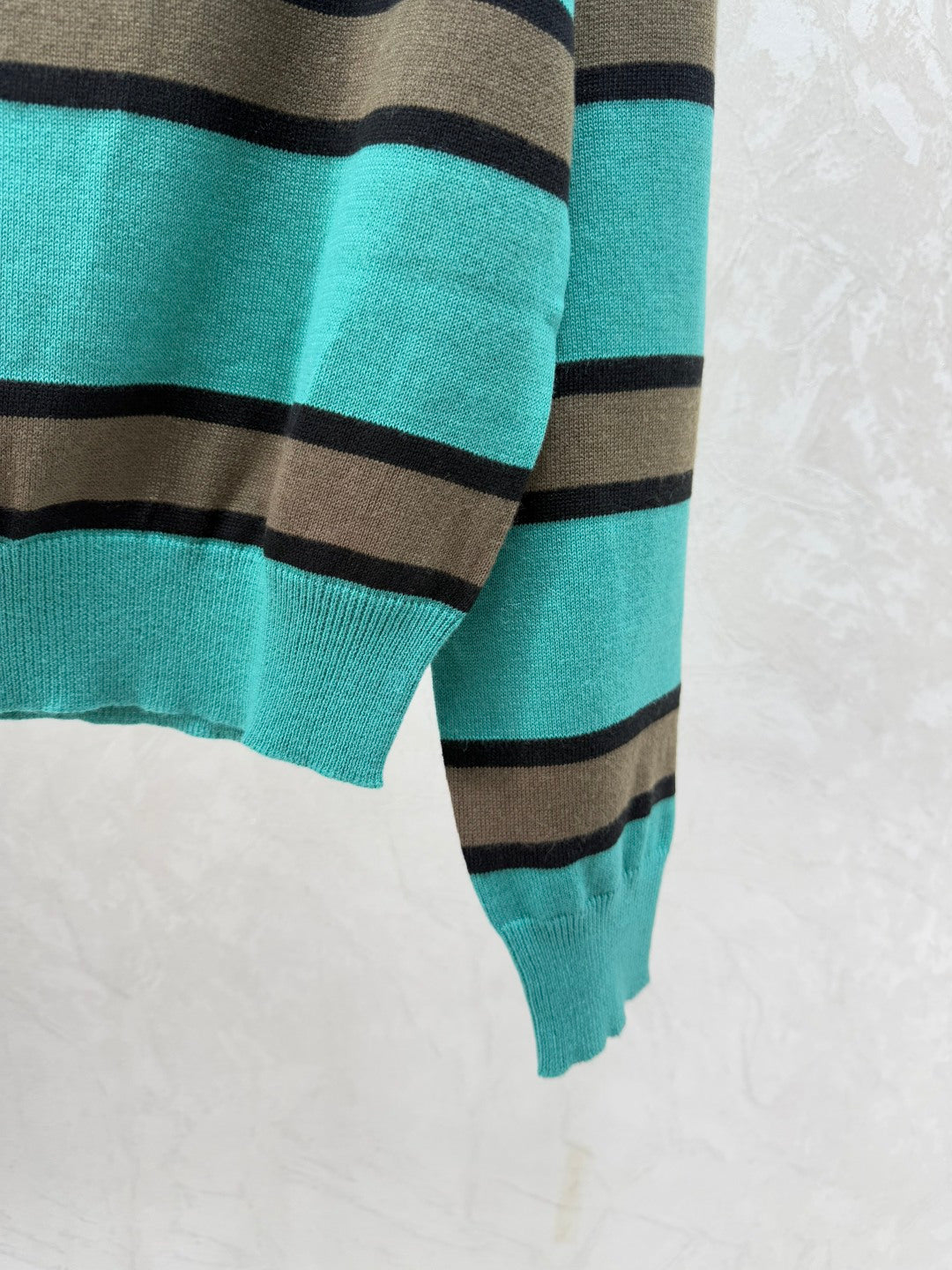 MIUMIU SWEATER STYLE 677