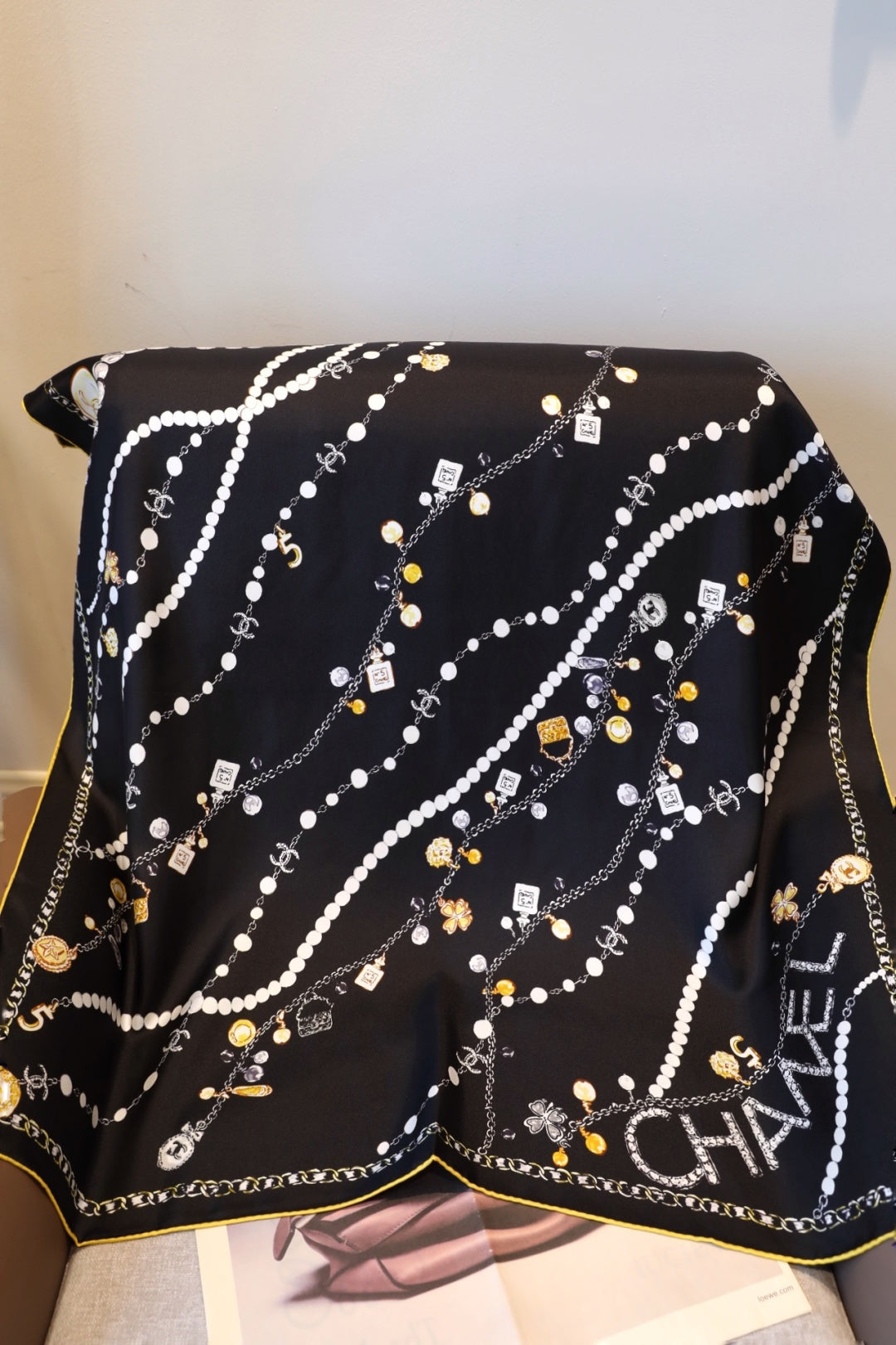 CHANEL 26S SCARF 90 IN SILK 311797