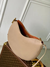 LOW KEY COOKIE MM 32 IN WALNUT BROWN CALFSKIN BROWN MONOGRAM TAG