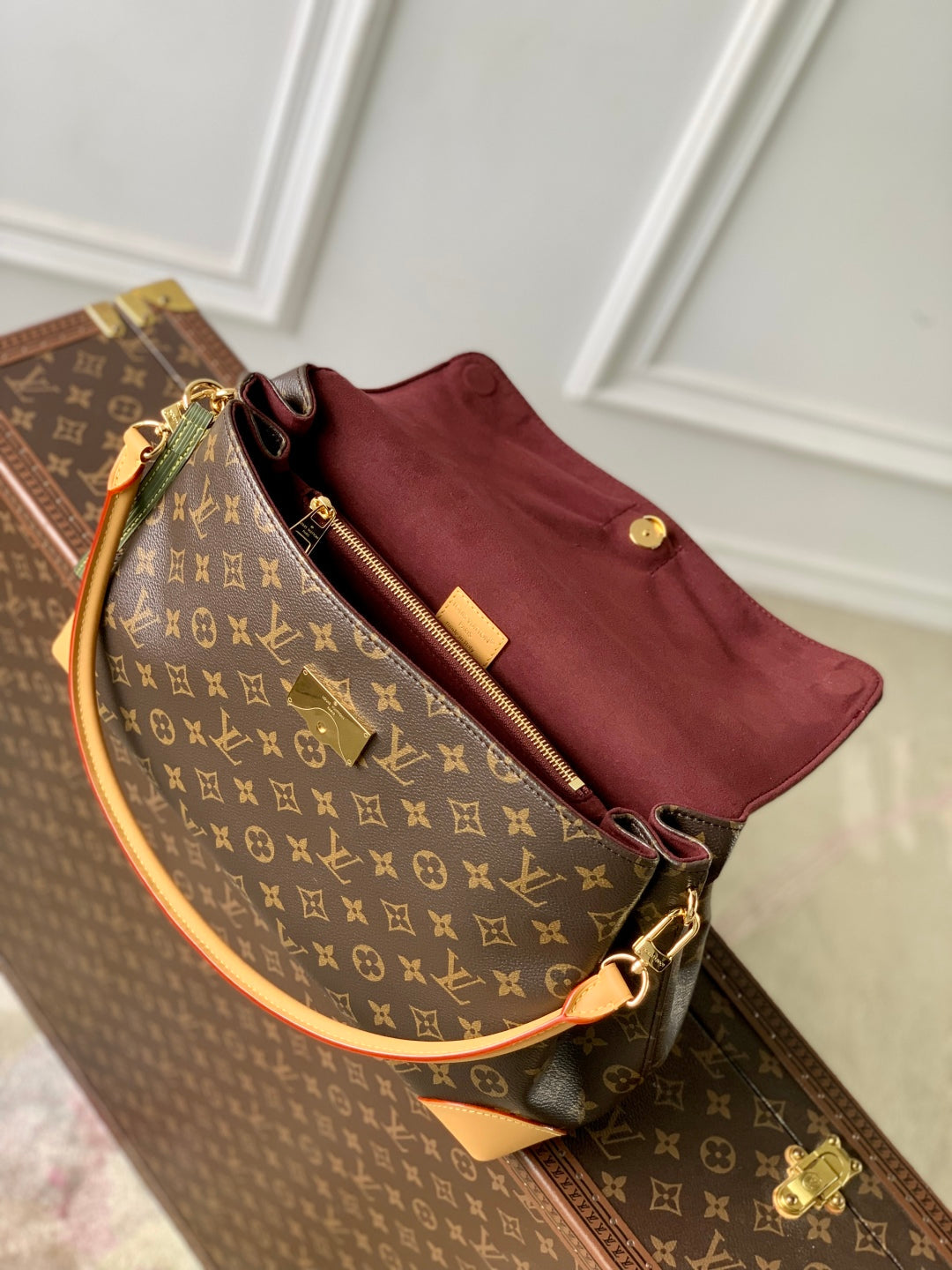 HIDE AWAY MM 36 IN BROWN MONOGRAM COATED CANVAS AND CALFSKIN