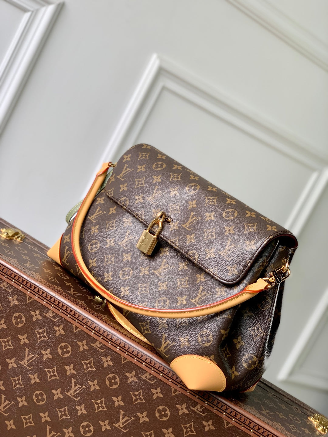 HIDE AWAY MM 36 IN BROWN MONOGRAM COATED CANVAS AND CALFSKIN