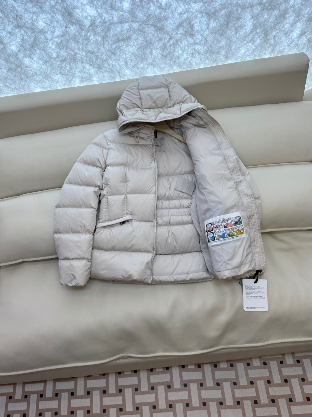 MONCLER 25S JACKET IN WHITE 041
