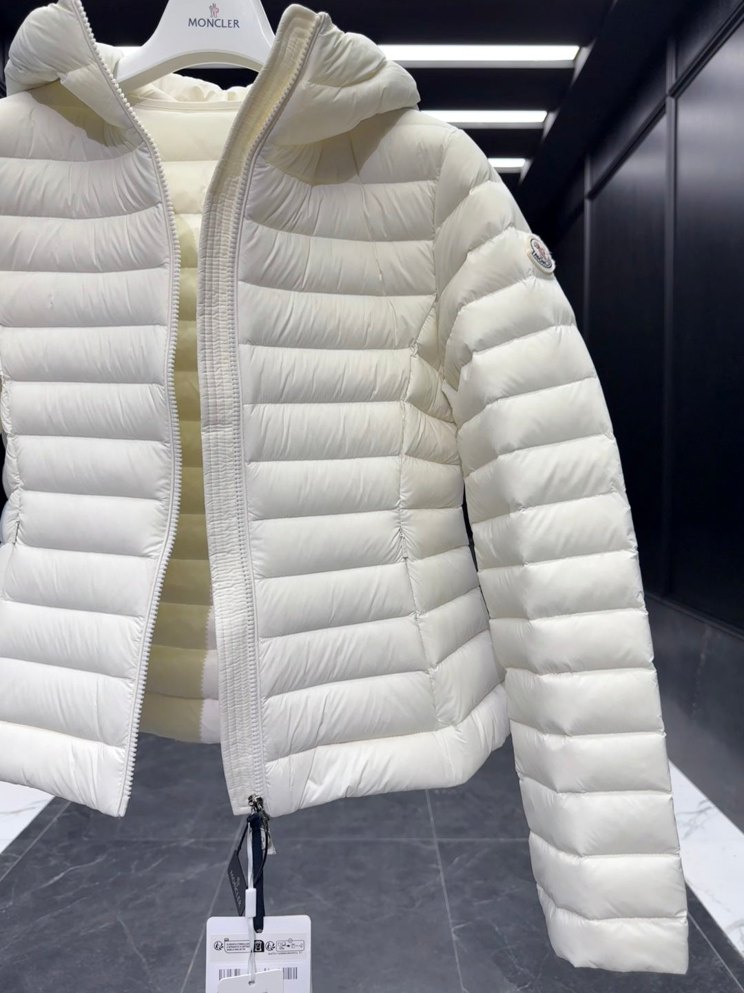 MONCLER 25S JACKET IN WHITE 019