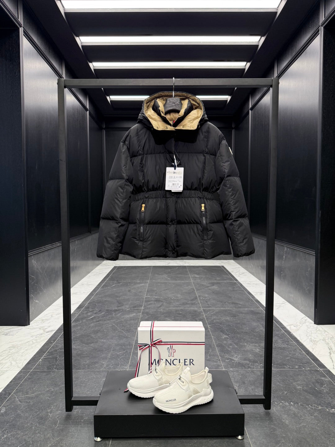 MONCLER 25S JACKET IN BLACK 017