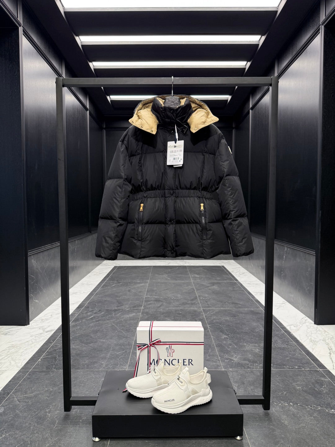MONCLER 25S JACKET IN BLACK 017