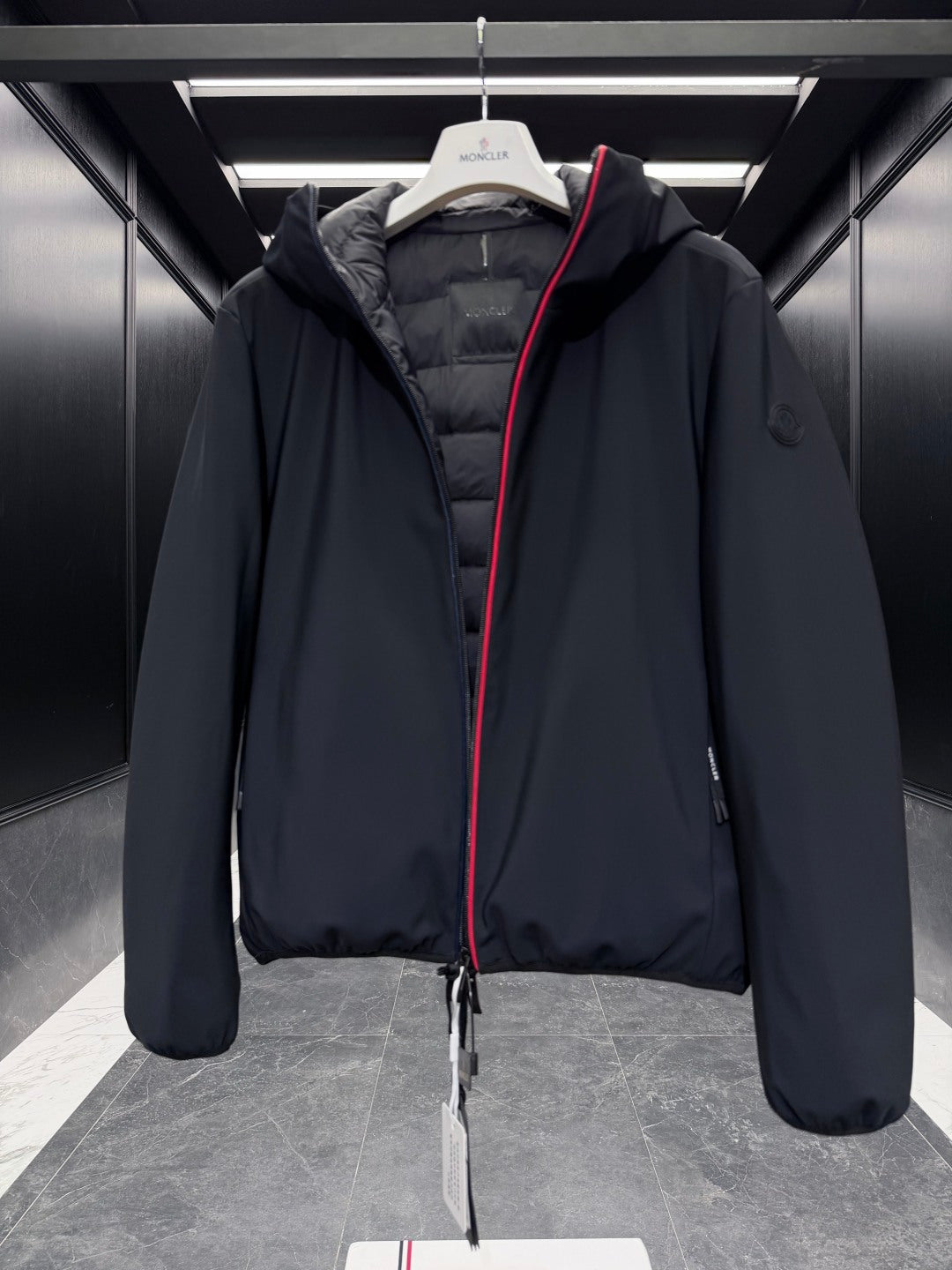 MONCLER 25S SHORT HOODED DOWN JACKET 249