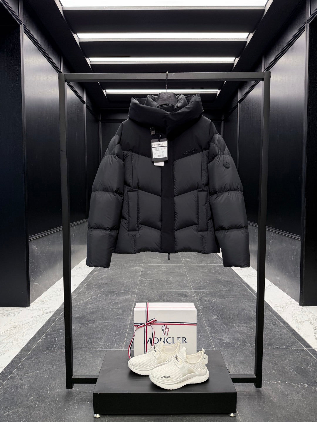 MONCLER 25S DOWN JACKET 359
