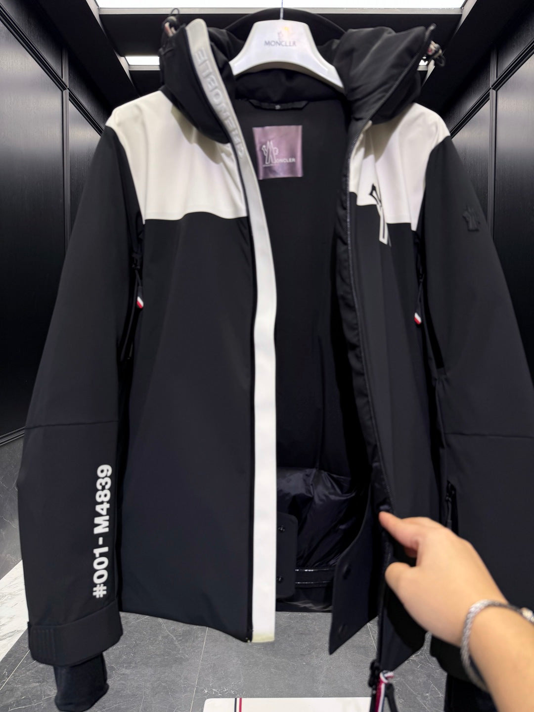 MONCLER 25S LUXURY DOWN JACKET 276