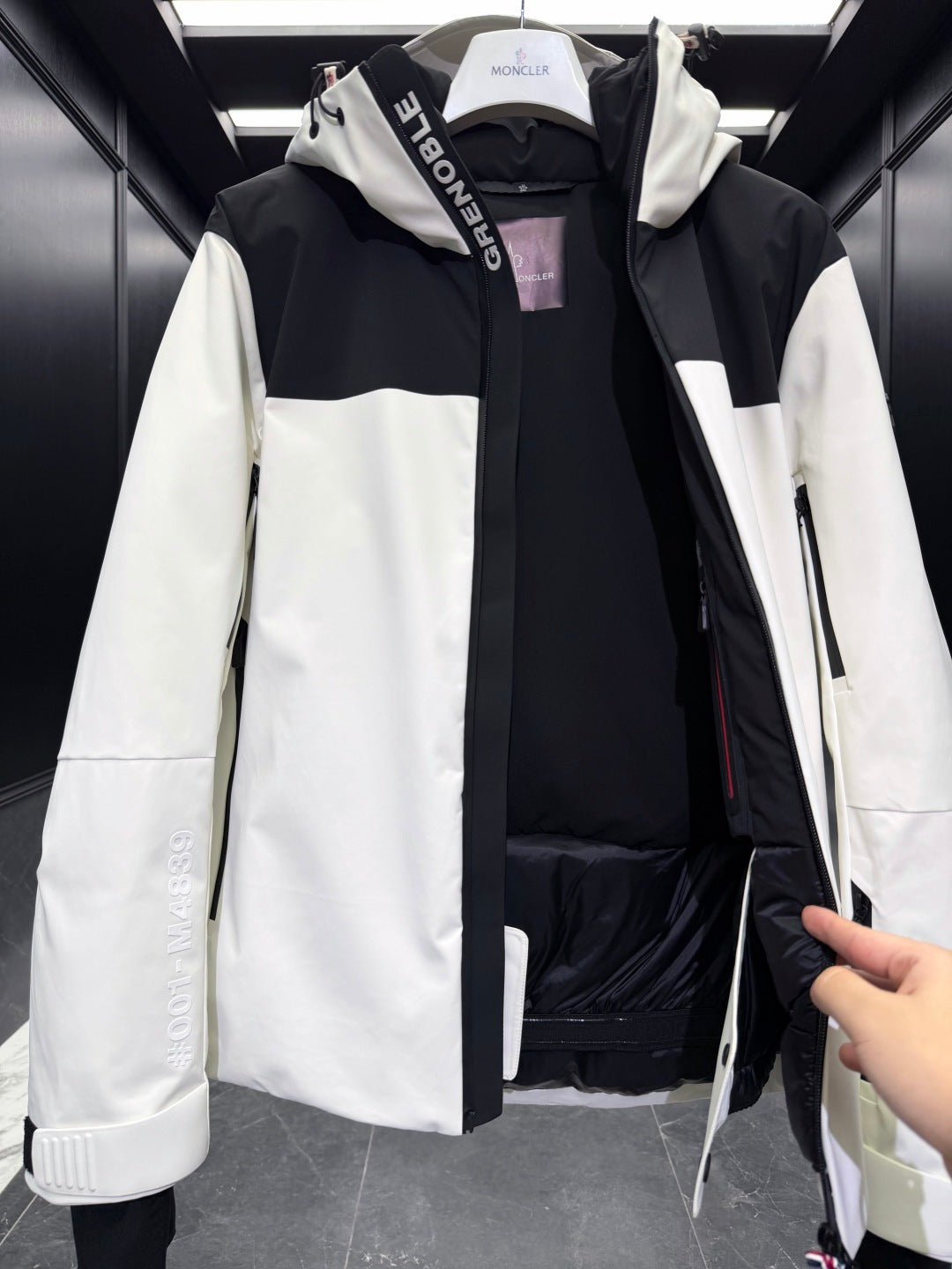 MONCLER 25S LUXURY DOWN JACKET 275