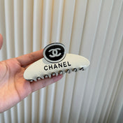 CHANEL 26S HAIR CLAW CLIP IN WHITE METAL 503067