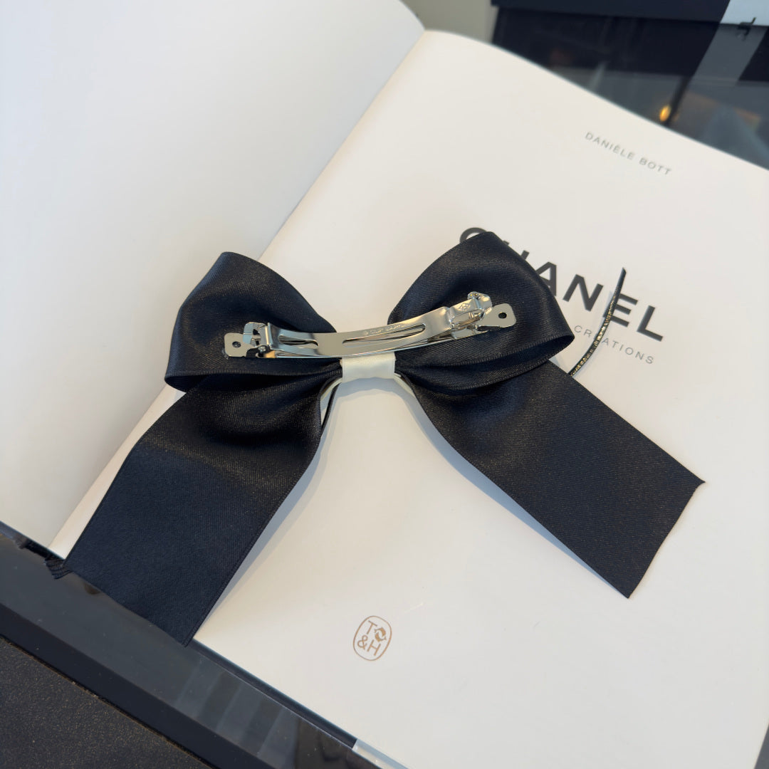 CHANEL 26S BOW HAIR CLIP IN BLACK AND WHITE SATIN 503132