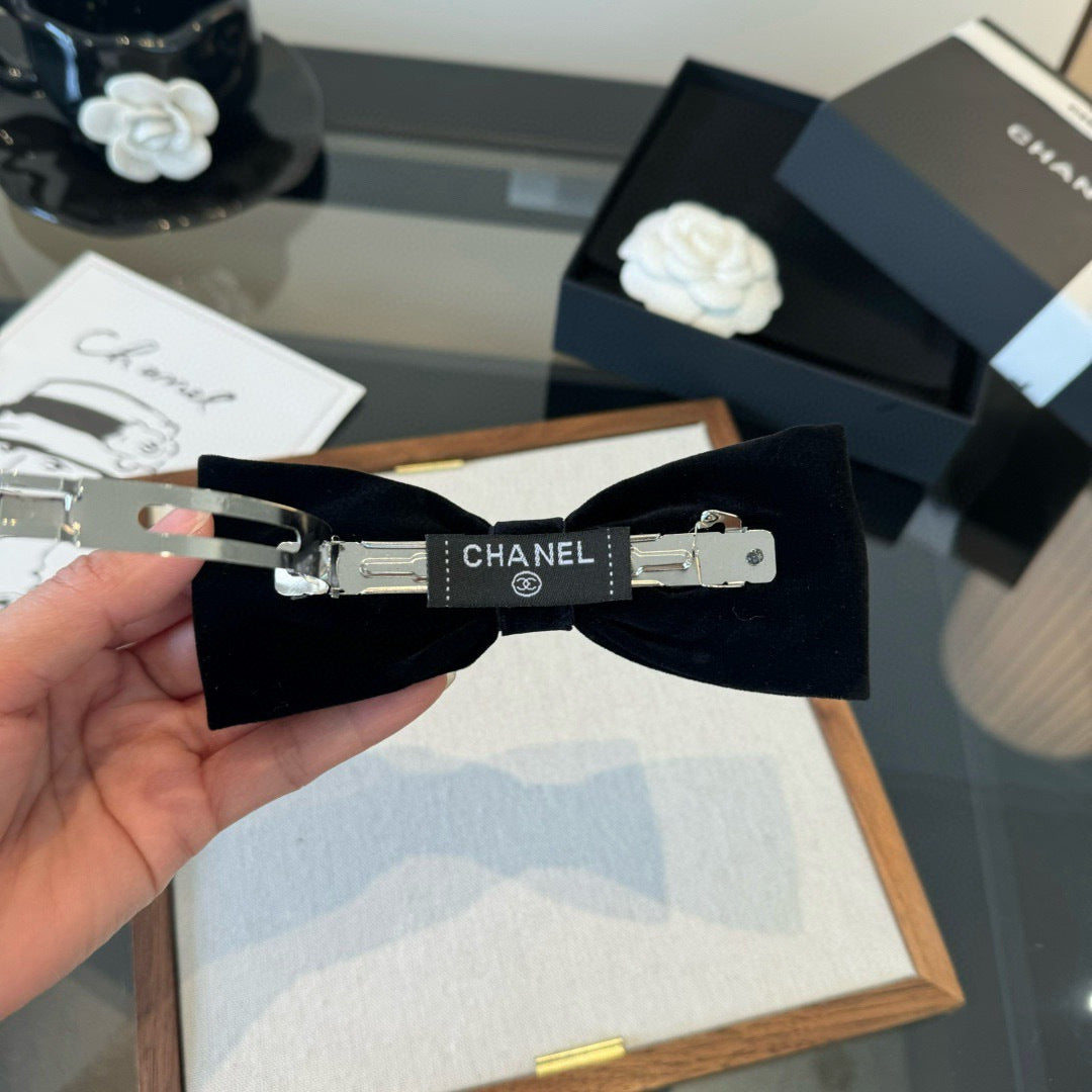 CHANEL 26S BOW HAIR CLIP IN BLACK VELVET 503135