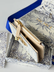 DIOR 25S 30 MONTAIGNE DAHLIA WALLET 11 IN LIGHT BLUE DIOR OBLIQUE JACQUARD