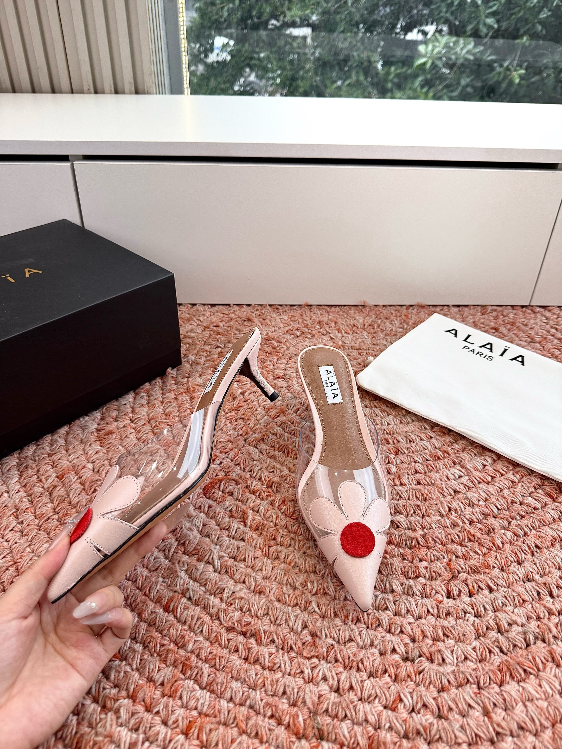 ALAIA 26S POINTED-TOE MULE HEELS IN NUDE PINK LAMBSKIN AND TRANSPARENT PVC