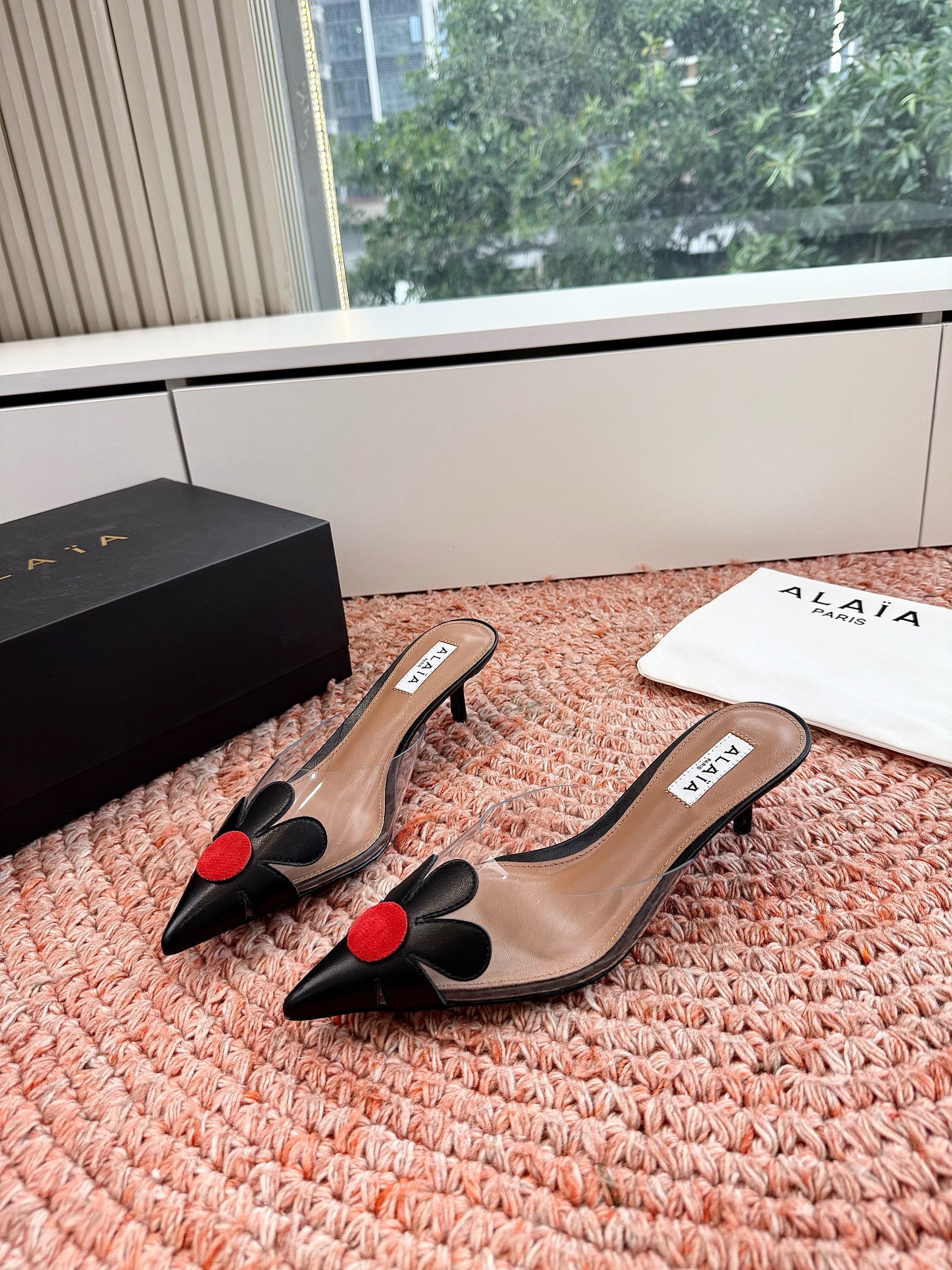 ALAIA 26S POINTED-TOE MULE HEELS IN BLACK LAMBSKIN AND TRANSPARENT PVC