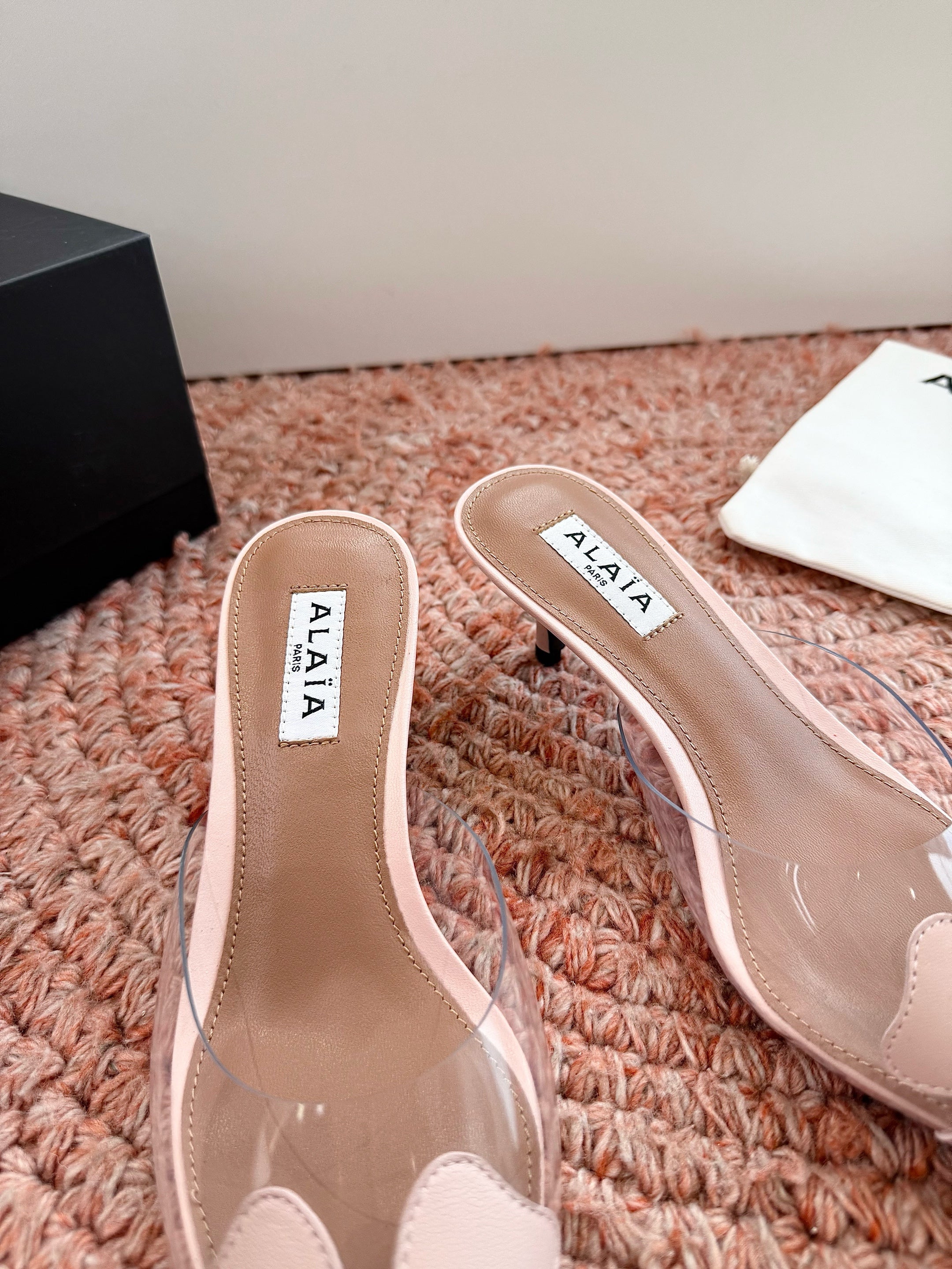 ALAIA 26S MULE HEELS IN NUDE PINK LAMBSKIN AND TRANSPARENT PVC