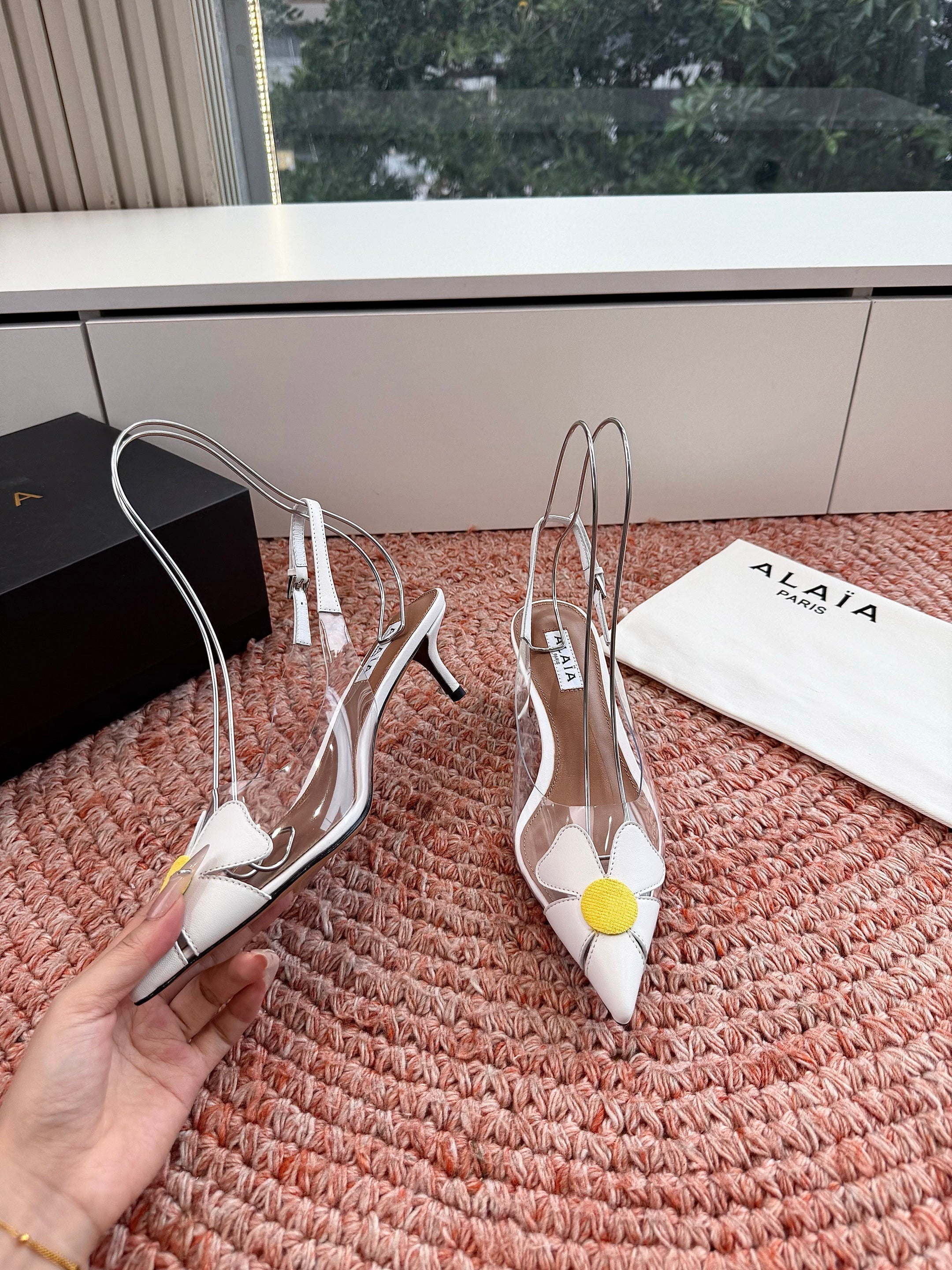 ALAIA 26S SLINGBACK HEELS IN WHITE LAMBSKIN AND TRANSPARENT PVC