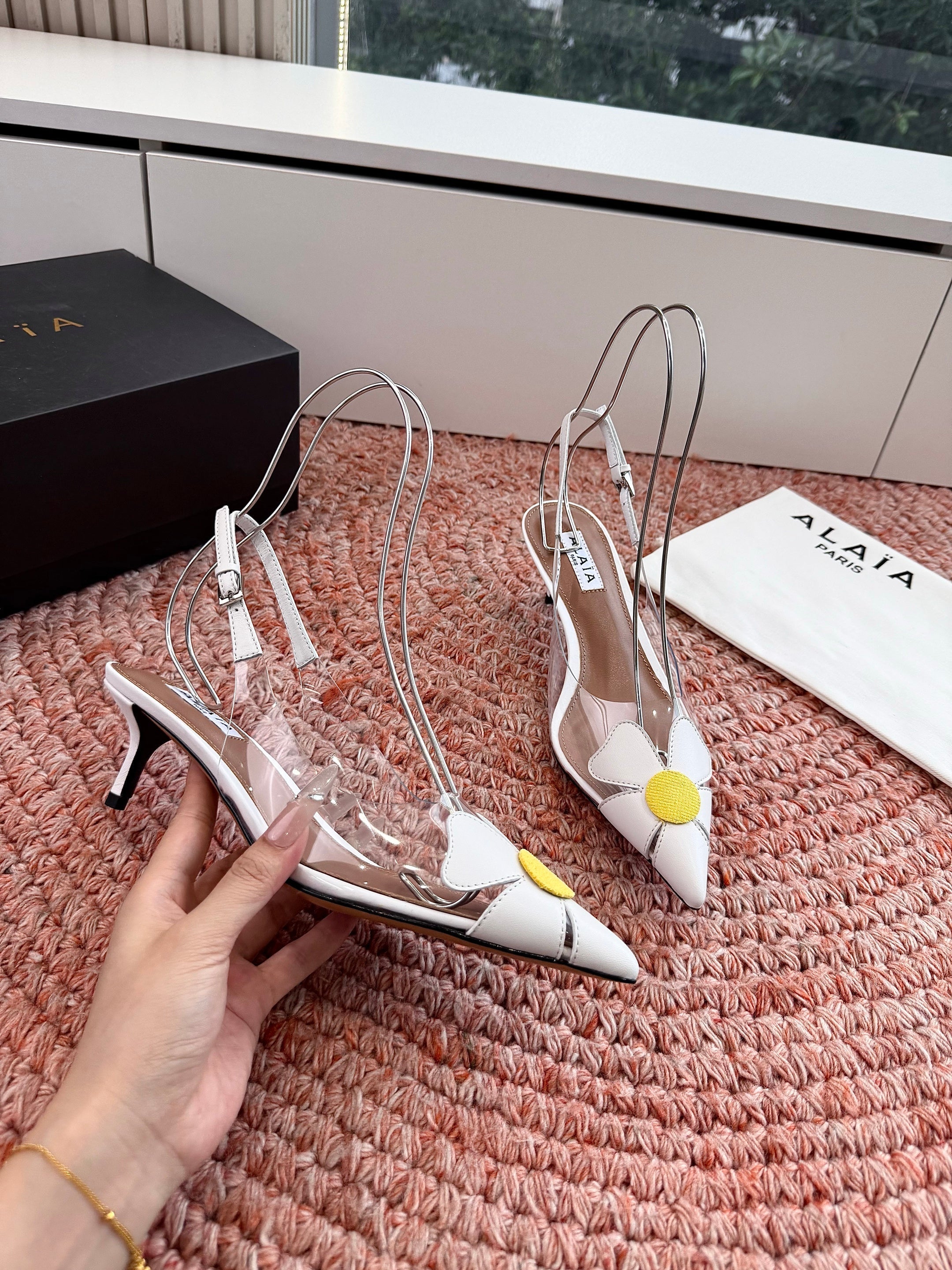 ALAIA 26S SLINGBACK HEELS IN WHITE LAMBSKIN AND TRANSPARENT PVC
