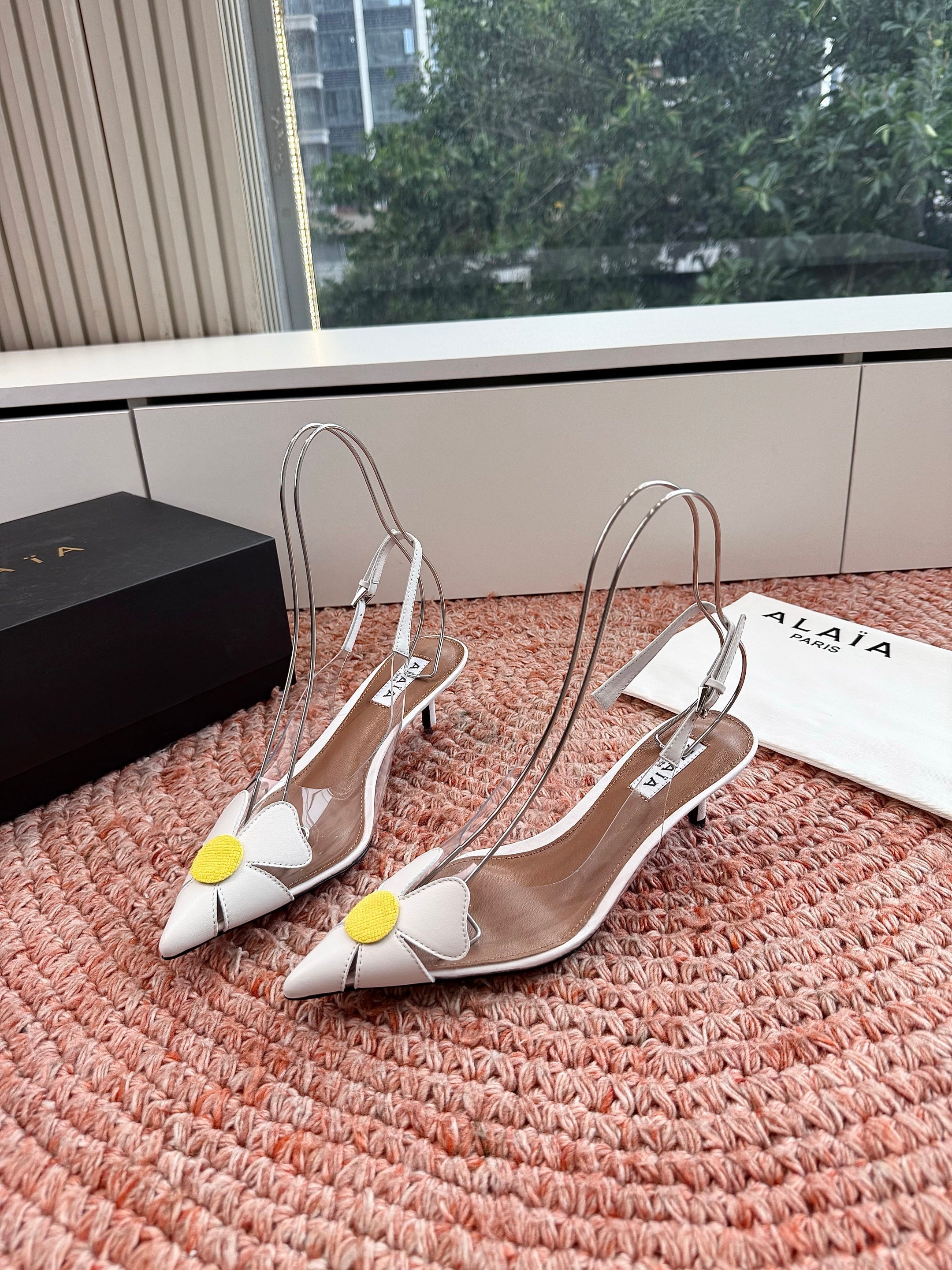 ALAIA 26S SLINGBACK HEELS IN WHITE LAMBSKIN AND TRANSPARENT PVC