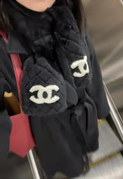 CHANEL 25S SCARF 120 IN FAUX FUR 876358