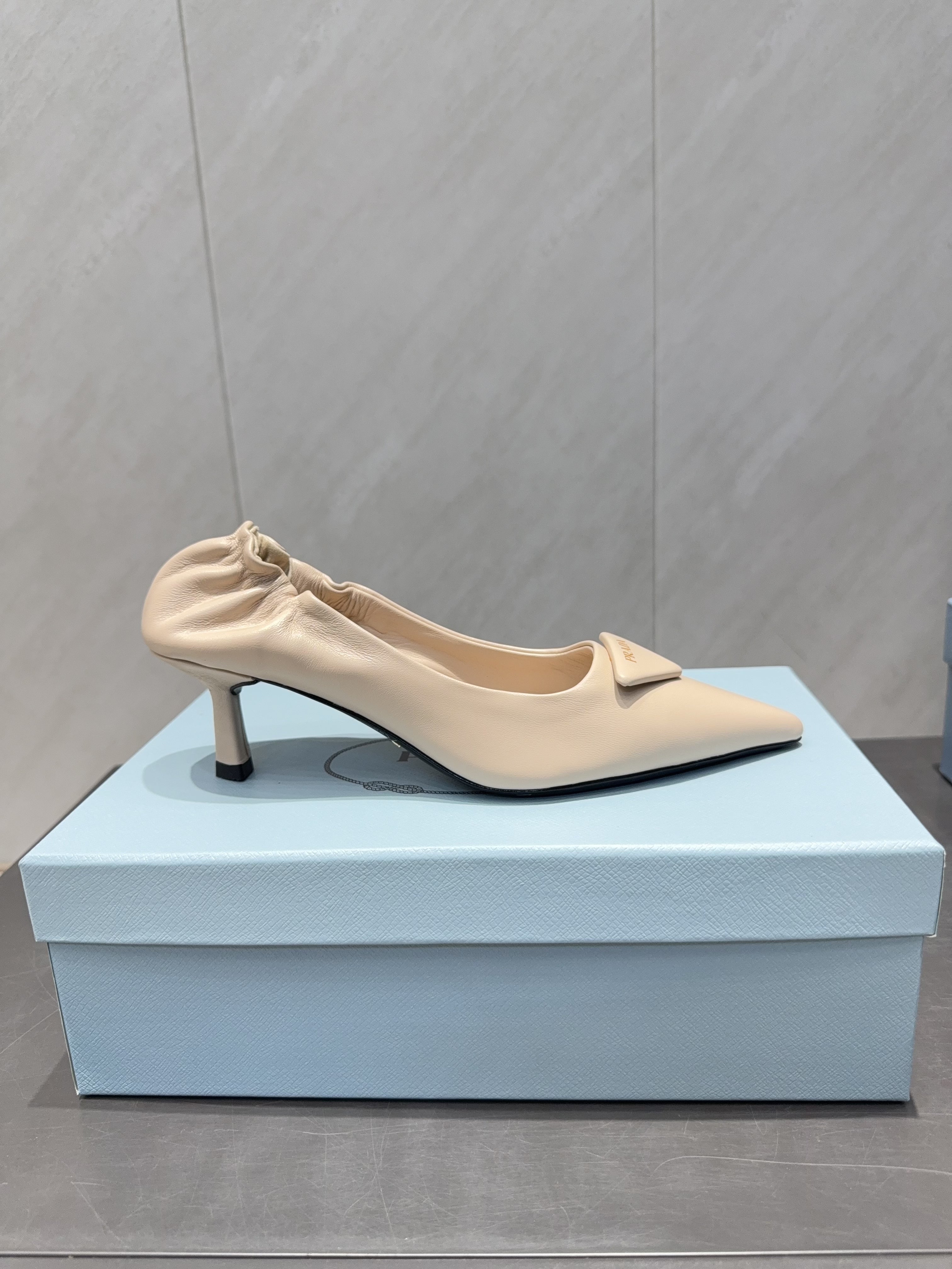 PRADA 26S POINTED TOE PUMPS 55MM IN NUDE SHEEPSKIN WITH LOGO
