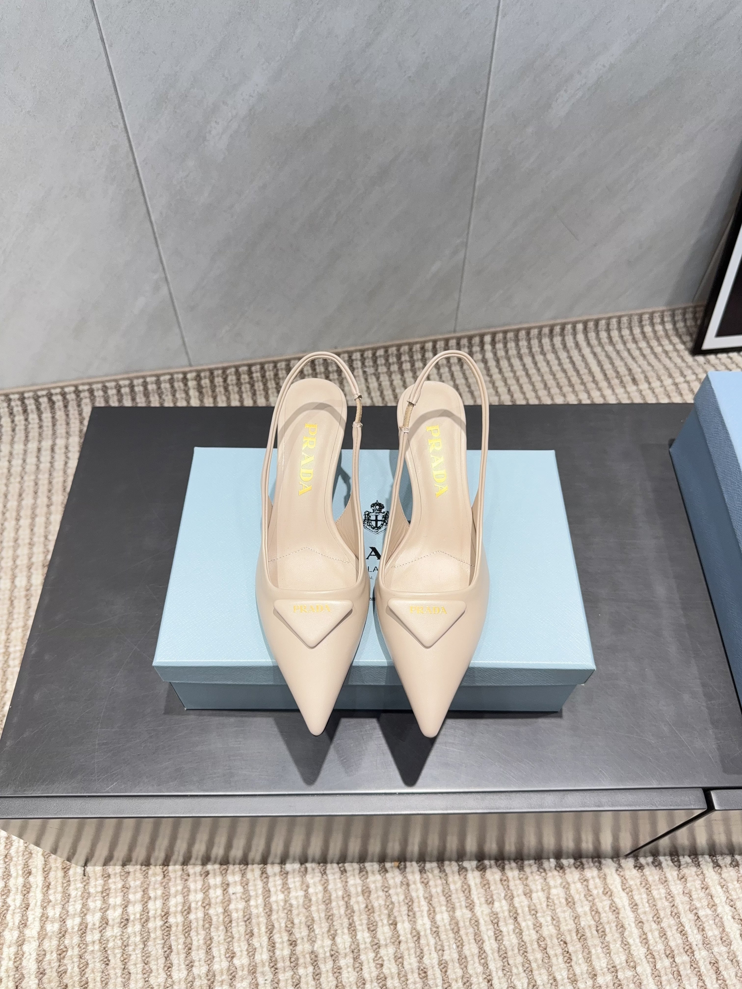 PRADA 26S POINTED TOE SLINGBACK HIGH HEELS 55MM IN NUDE SHEEPSKIN WITH LOGO