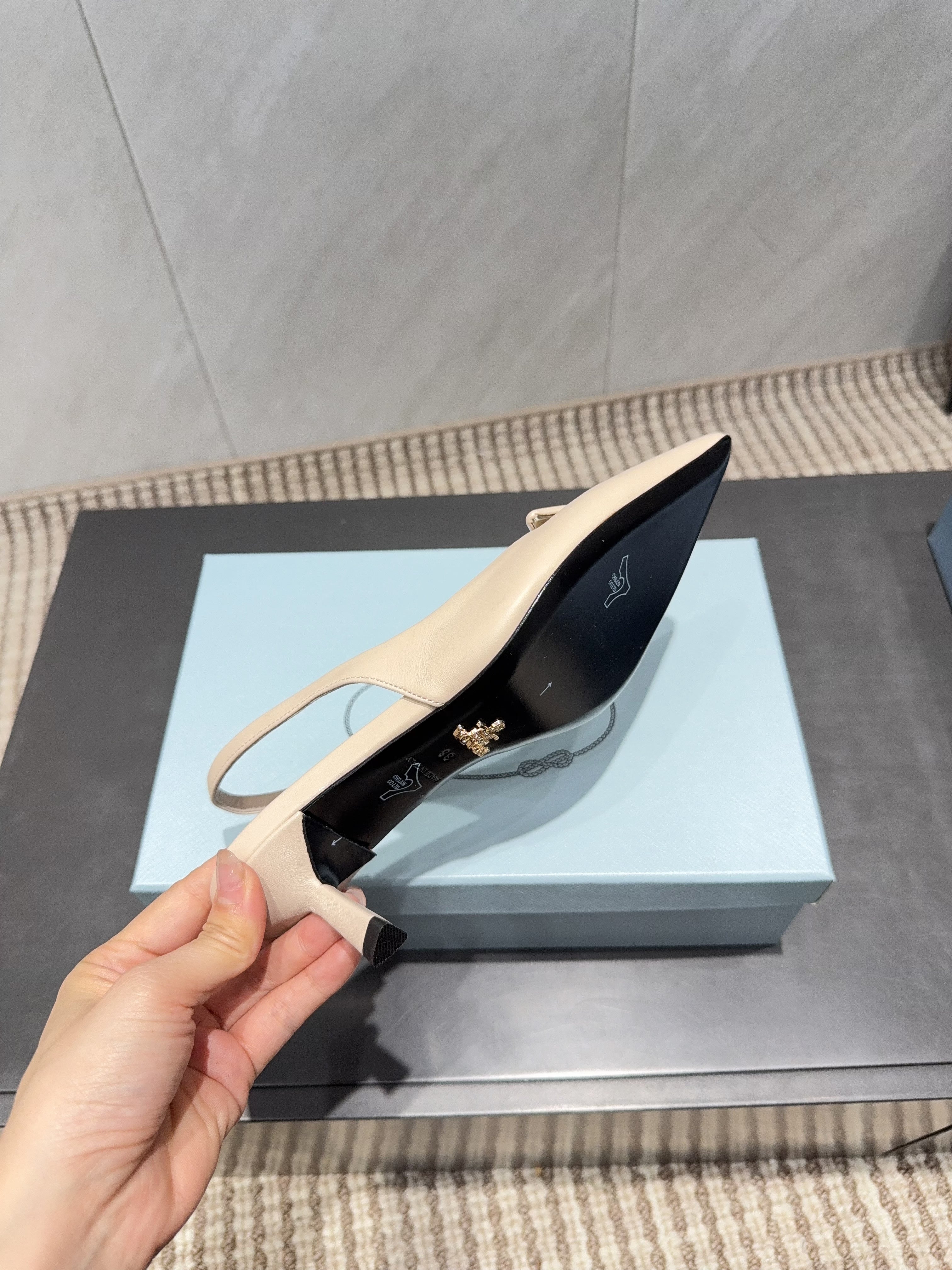 PRADA 26S POINTED TOE SLINGBACK HIGH HEELS 55MM IN NUDE SHEEPSKIN WITH LOGO