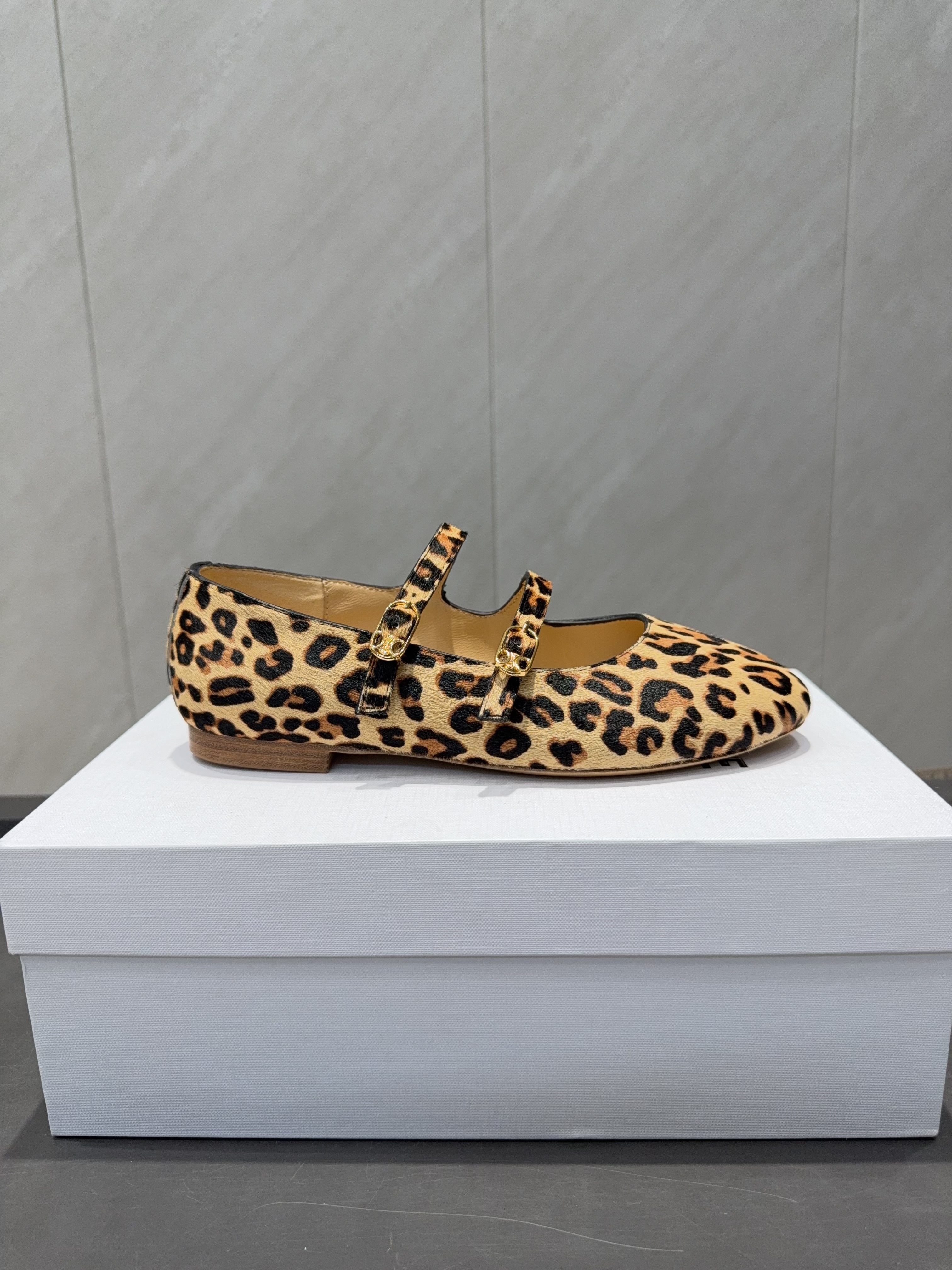 CELINE 26S BALLET FLATS IN LEOPARD PRINT FUR