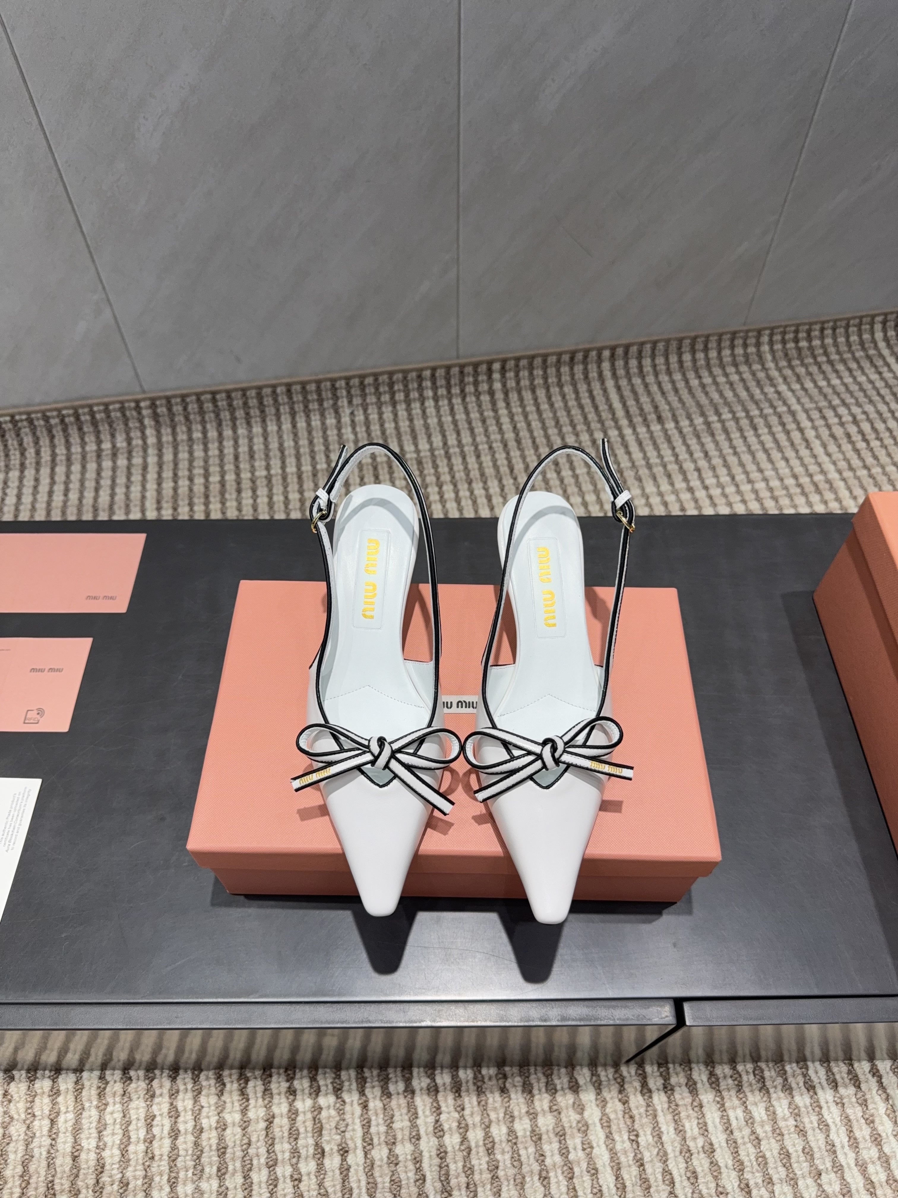 MIUMIU 26S SLINGBACK 55MM IN WHITE AND BLACK CALFSKIN WITH BOW