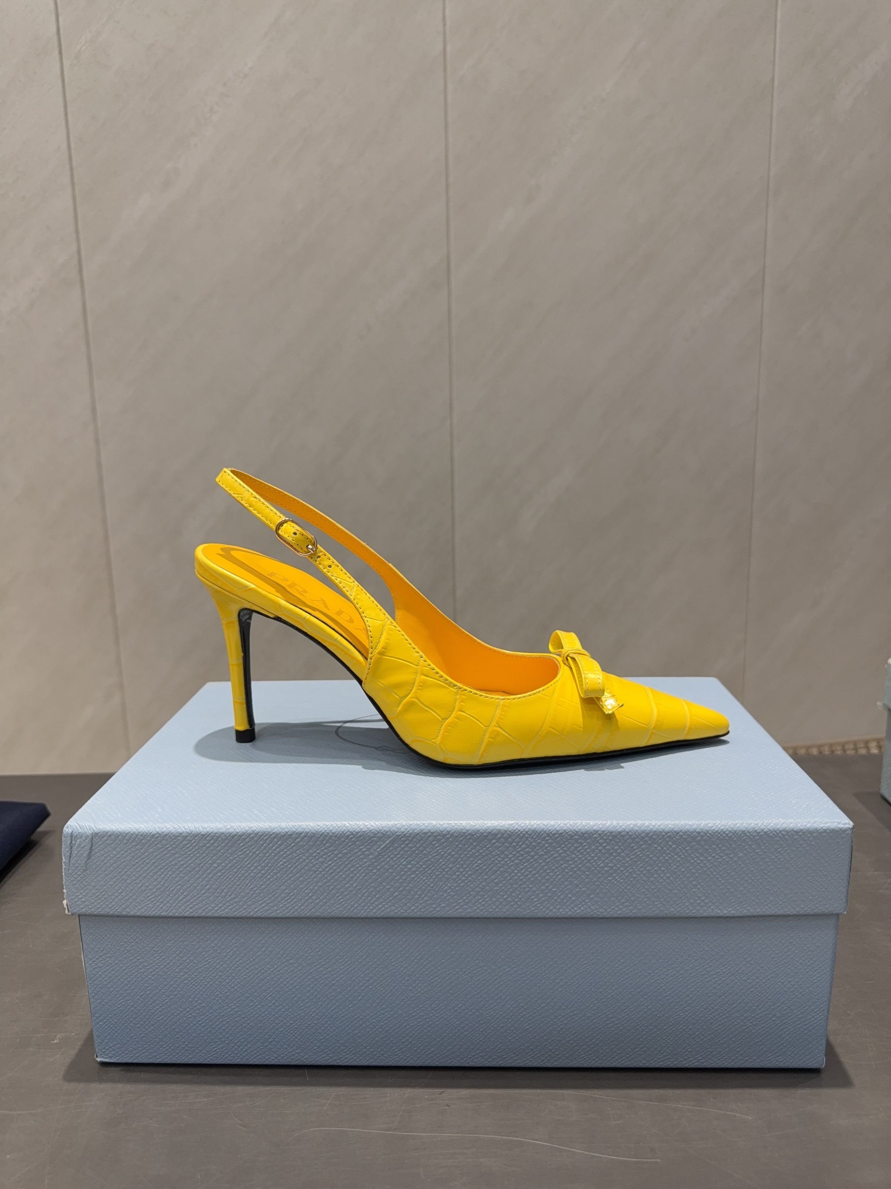 PRADA 26S POINTED TOE SLINGBACK HIGH HEELS 85MM IN BRIGHT YELLOW CALFSKIN WITH BOW
