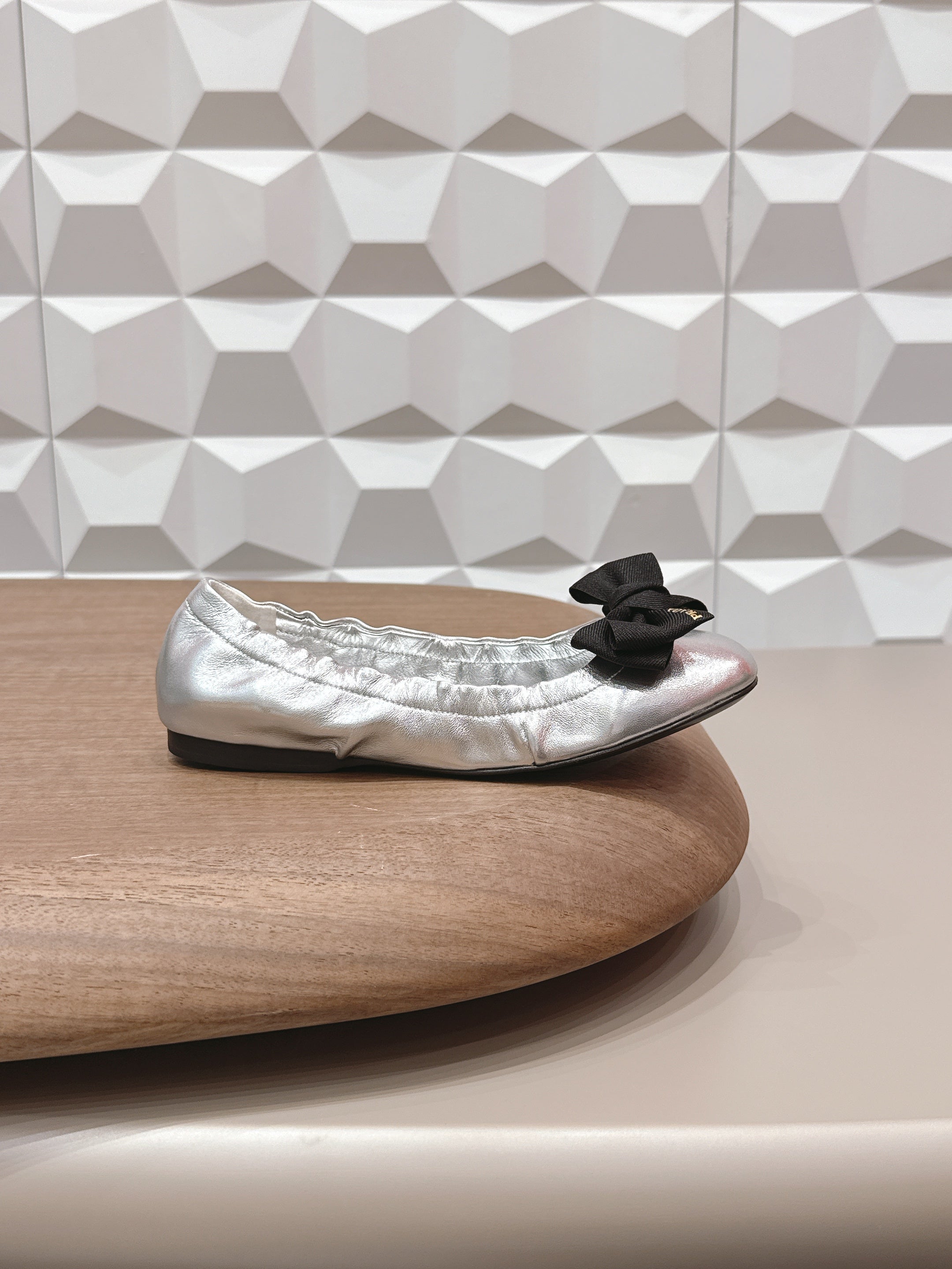 PRADA 26S ROUND TOE FLATS WITH BOW IN SILVER CALFSKIN