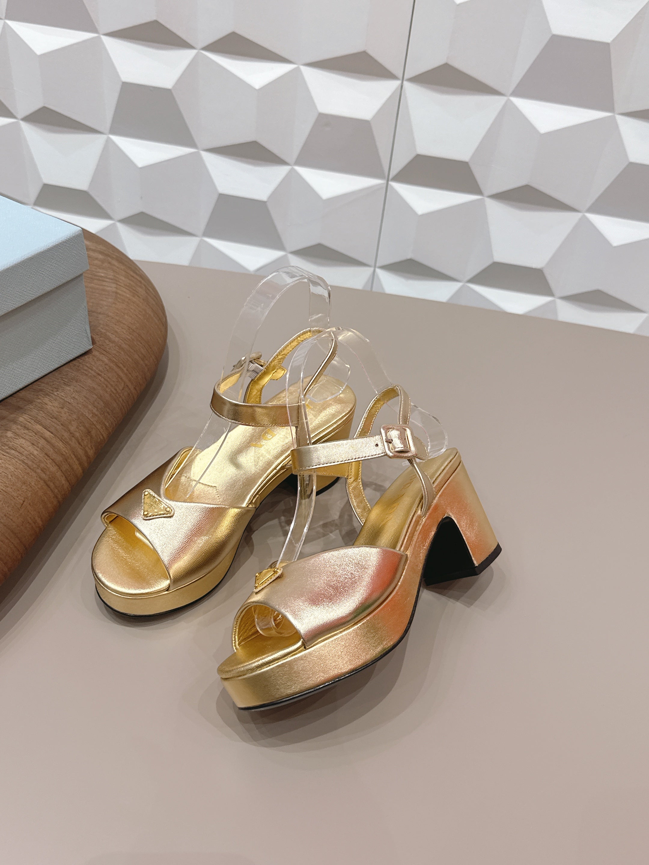 PRADA 26S HEELED SANDALS 75MM IN GOLD CALFSKIN WITH LOGO