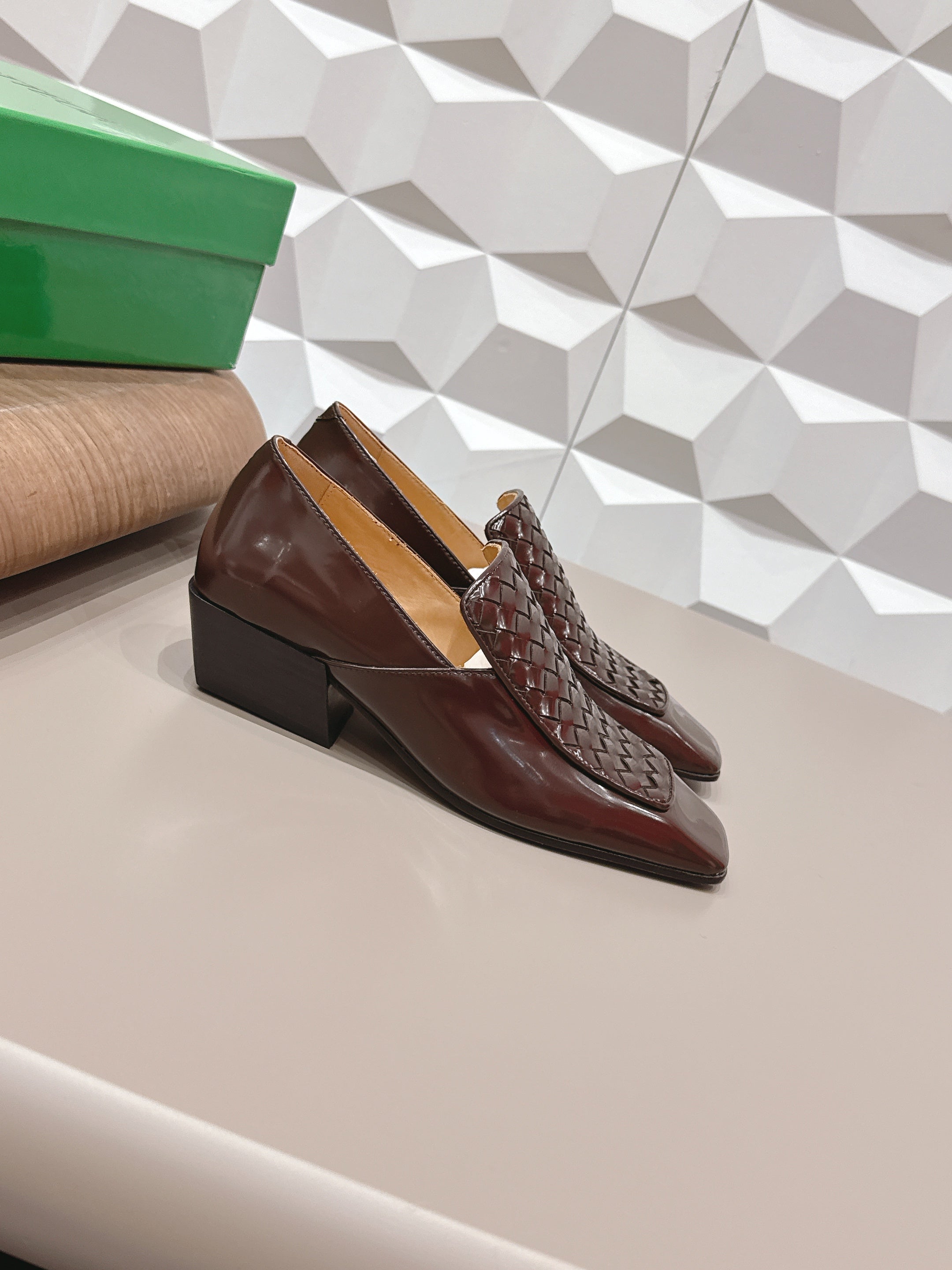 BOTTEGA VENETA 26S VENTURA LOAFERS 40 MM IN BROWN INTRECCIATO CALFSKIN