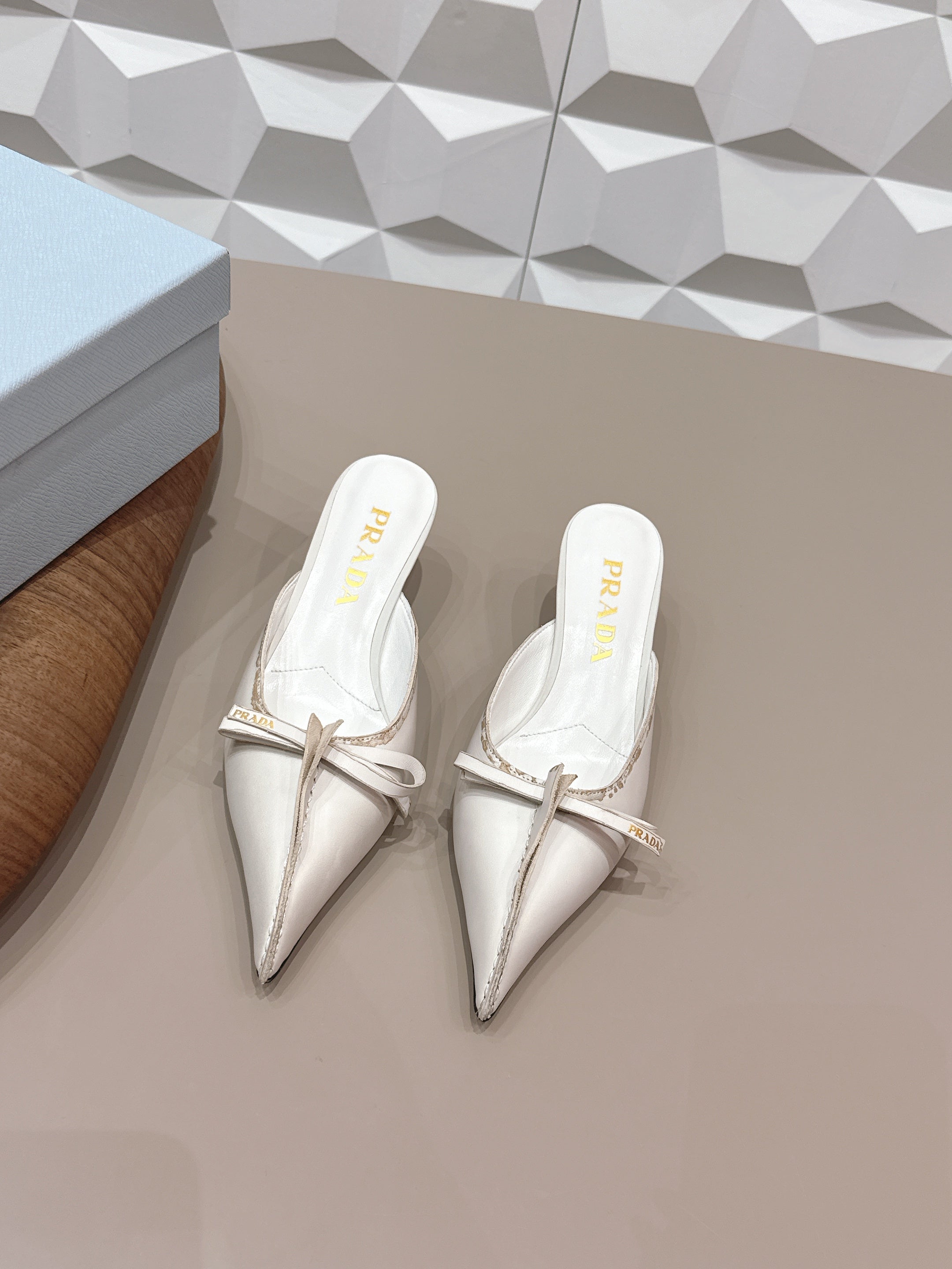 PRADA 26S POINTED TOE LACE TRIM MULES 55MM IN CREAM WHITE CALFSKIN WITH BOW