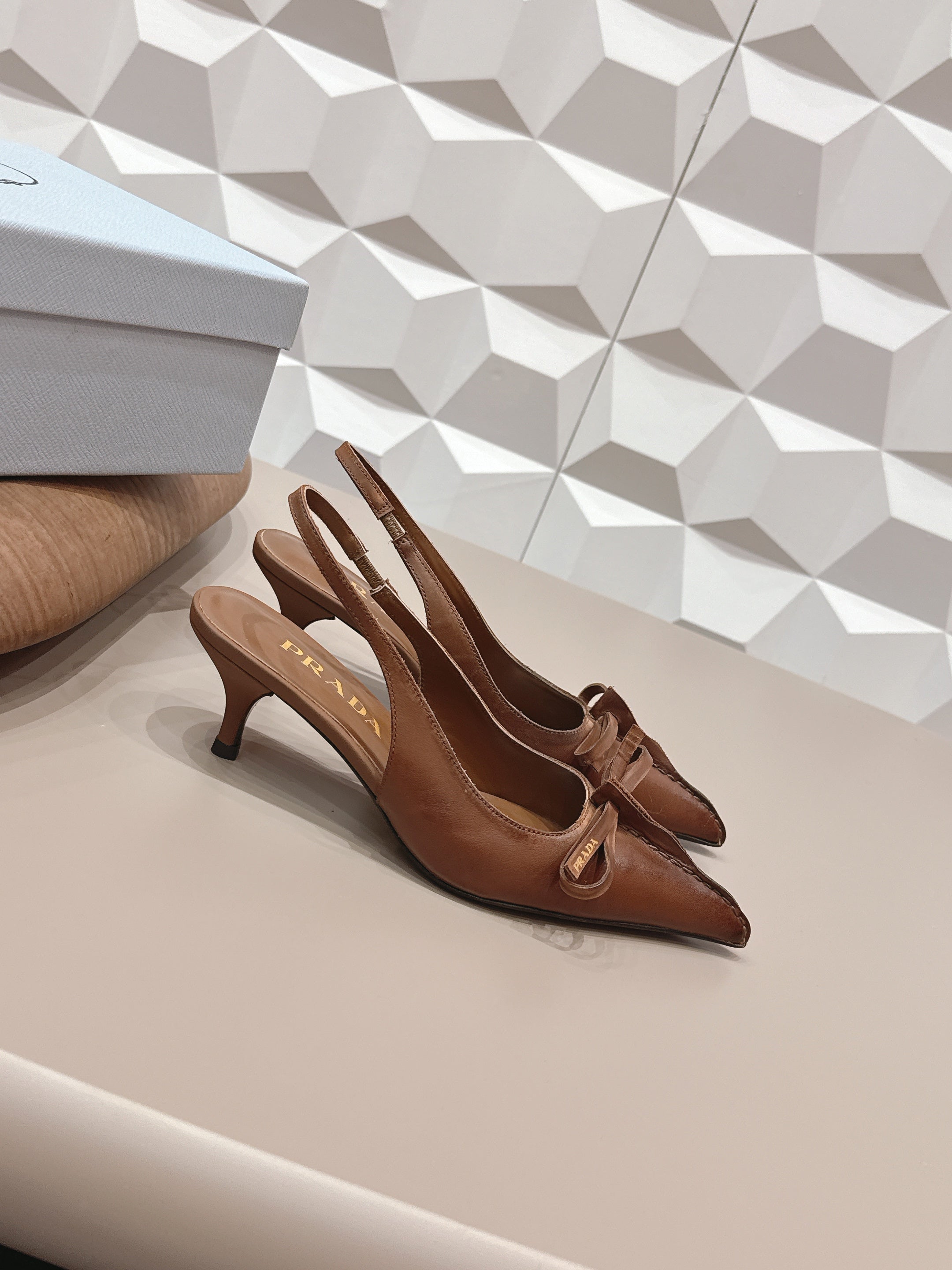 PRADA 26S POINTED TOE SLINGBACK HIGH HEELS 55MM IN BROWN CALFSKIN WITH BOW