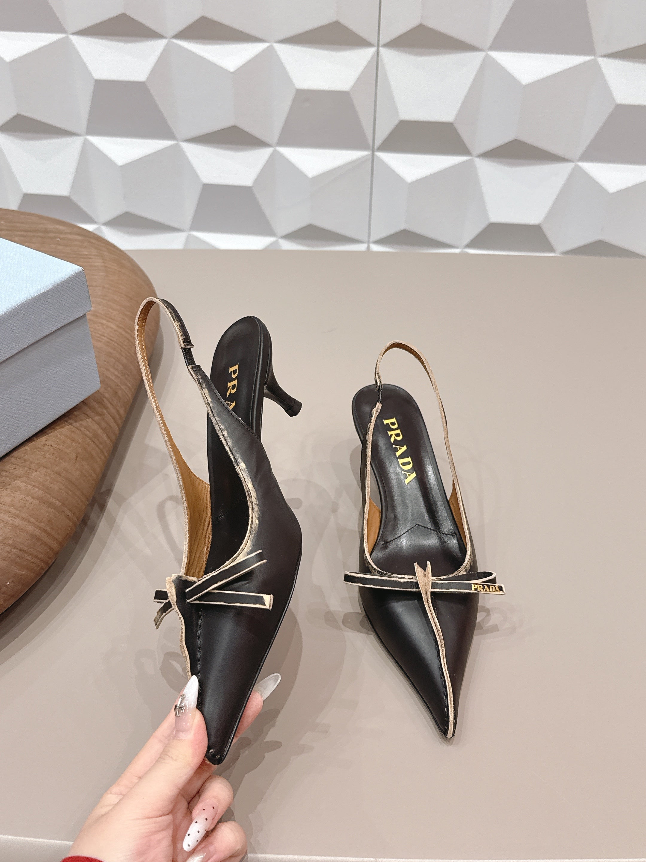 PRADA 26S POINTED TOE SLINGBACK HIGH HEELS 55MM IN BLACK CALFSKIN WITH BOW