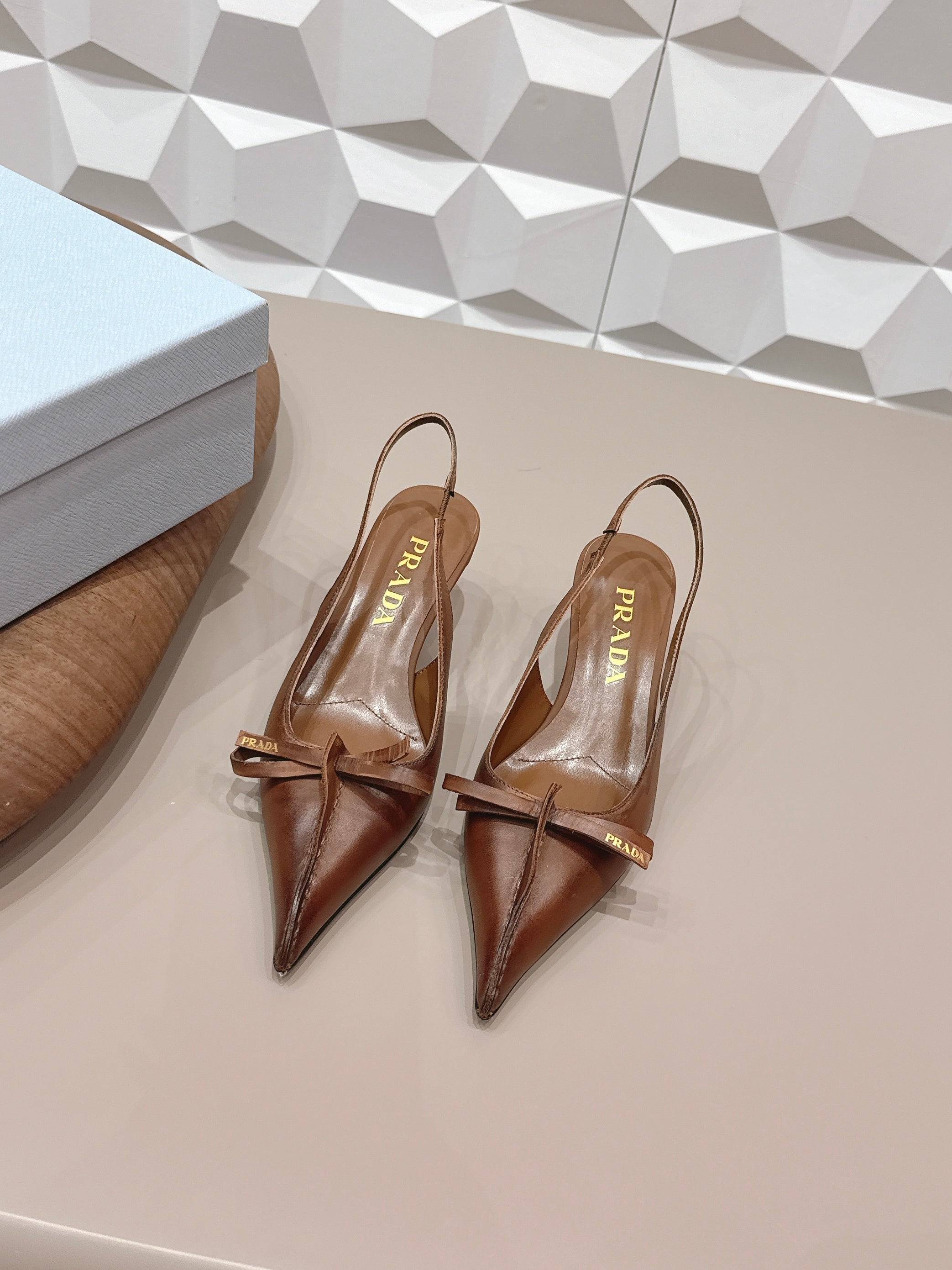 PRADA 26S POINTED TOE SLINGBACK HIGH HEELS 55MM IN BROWN CALFSKIN WITH BOW